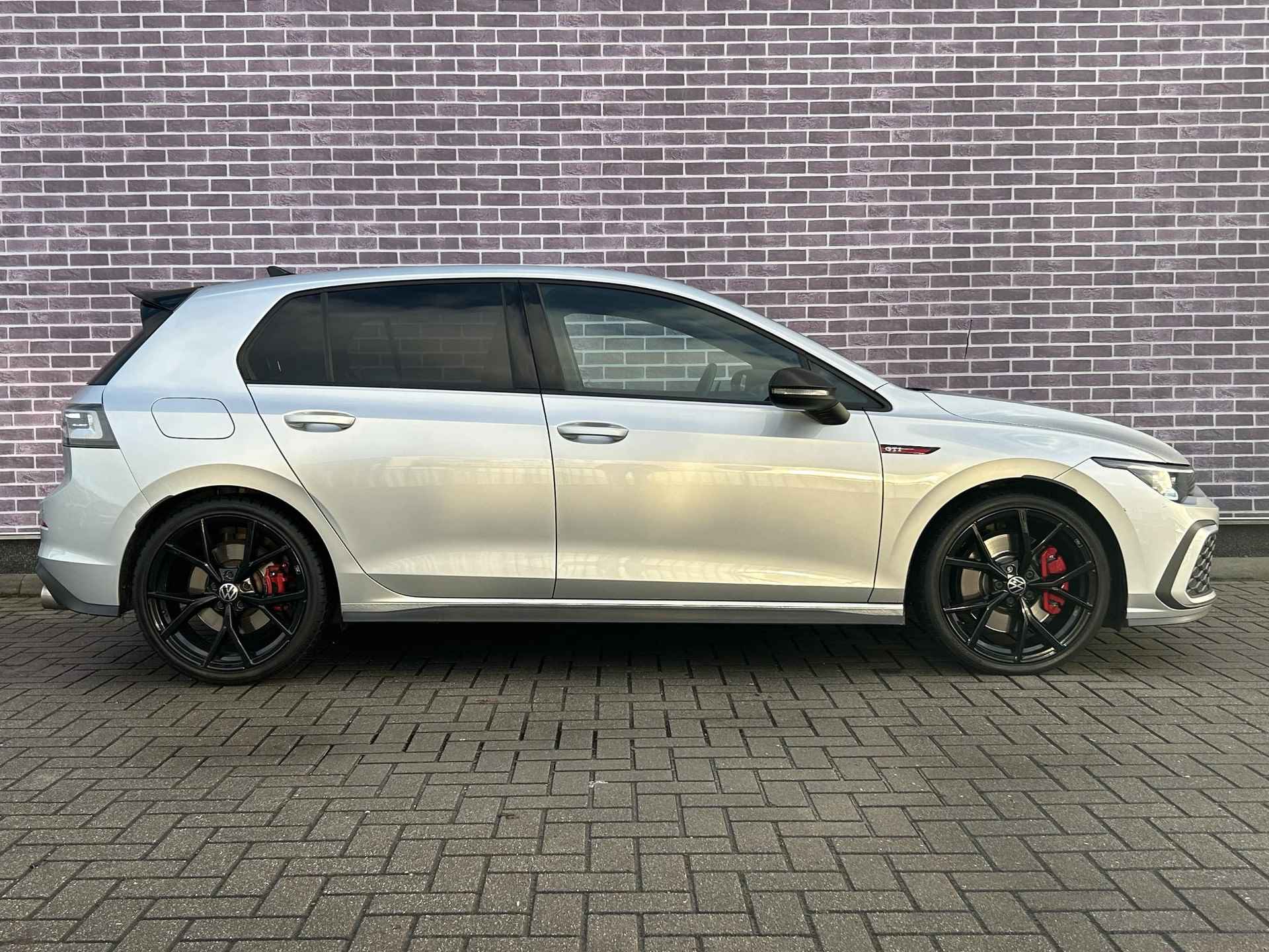 Volkswagen Golf 2.0 TSI GTI | Navigatie | Virtual Cockpit | Applecarplay/Androidauto | Sfeerverlichting | Camera | Adaptive Cruise | IQ Light | Stoelverwarming | 19'' | - 13/37