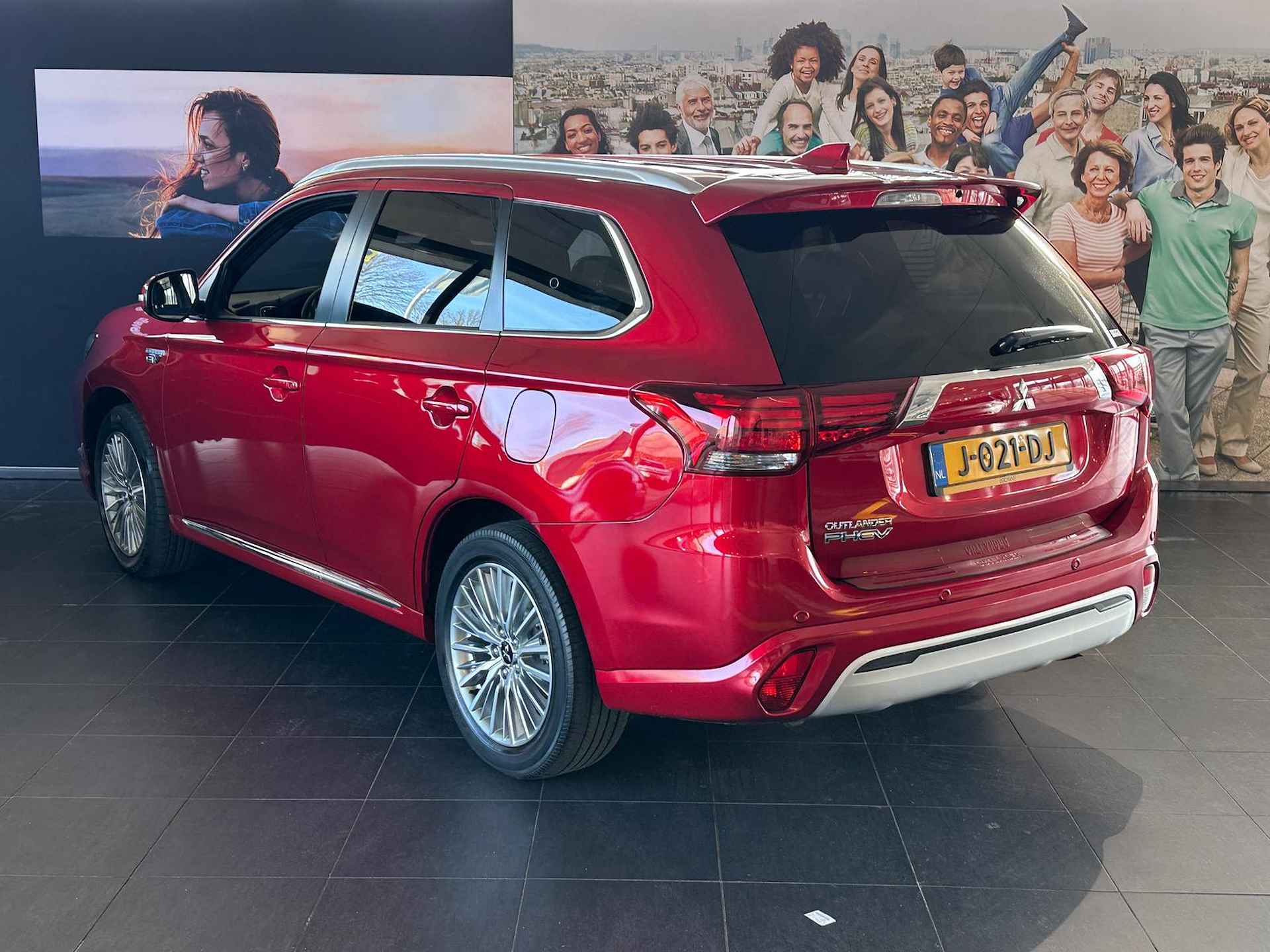 Mitsubishi Outlander 2.4 PHEV Instyle AUTOMAAT | ELEKTRISCH SCHUIF/KANTELDAK | LEDEREN BEKELDING | COMPLETE AUTO! - 7/31