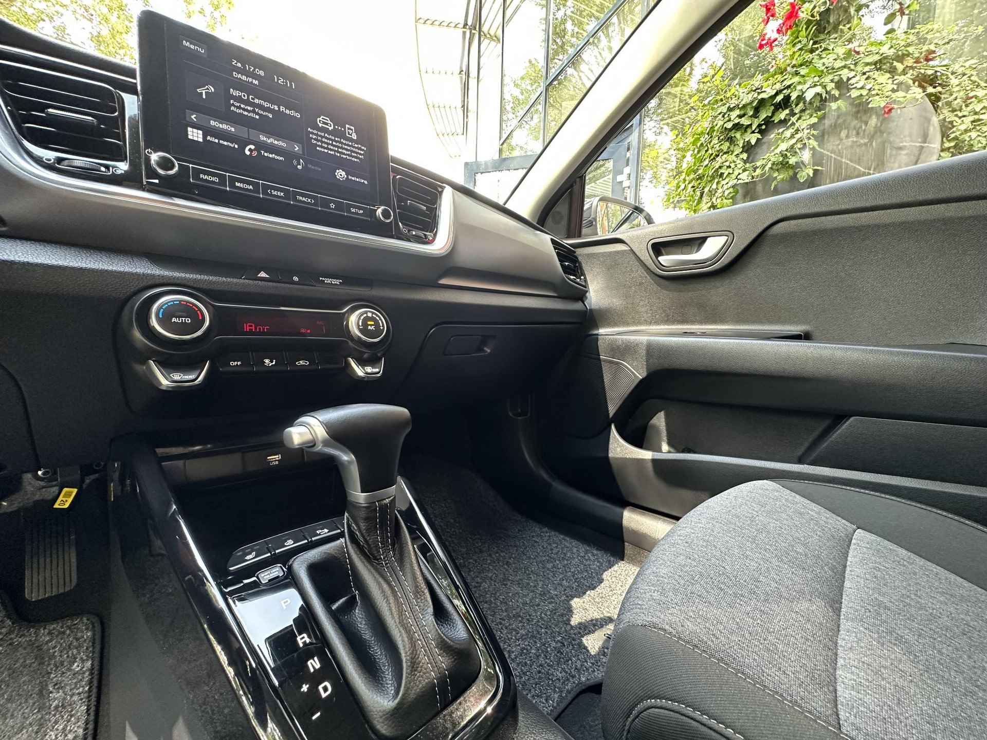 Kia Stonic 1.0 T-GDi 120PK DynamicLine AUTOMAAT | Navi via Smartphone | CarPlay | Parkeersensoren | Camera | Cruise Control - 27/29