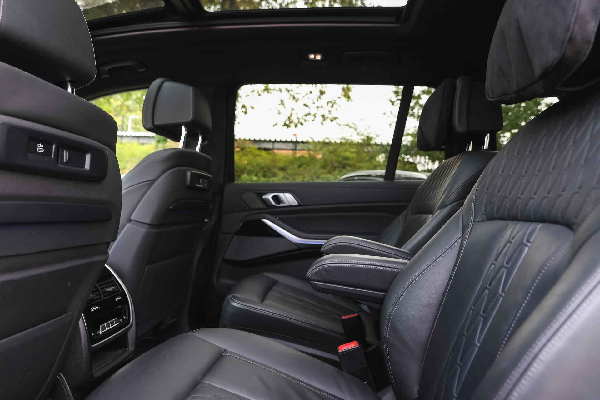 BMW X7 xDrive40i High Executive M Sport Automaat / Panoramadak Sky Lounge / Trekhaak / Massagefunctie / Active Steering / Laserlight / Soft Close / Stoelventilatie / Parking Assistant Plus - 13/52