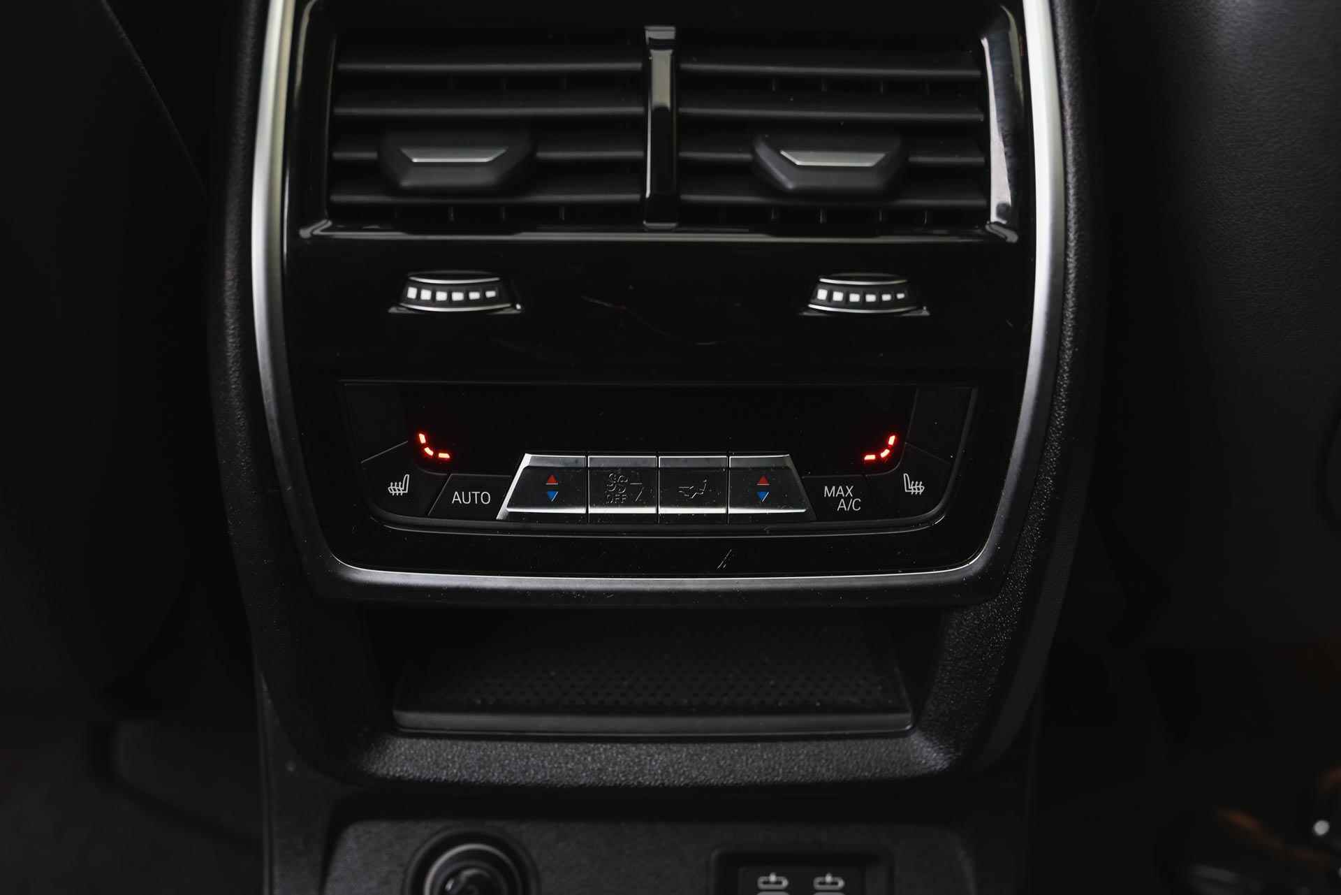 BMW X7 xDrive40i High Executive M Sport Automaat / Panoramadak Sky Lounge / Trekhaak / Massagefunctie / Active Steering / Laserlight / Soft Close / Stoelventilatie / Parking Assistant Plus - 15/52