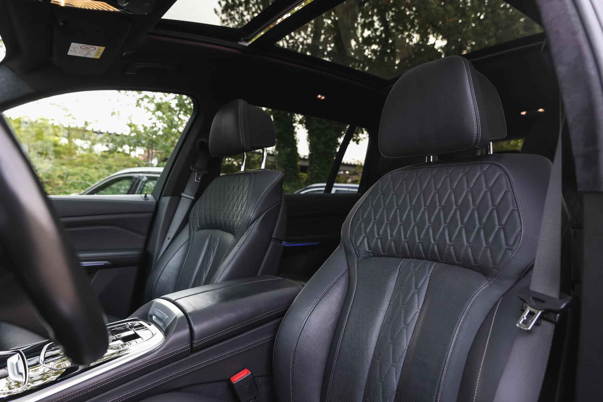 BMW X7 xDrive40i High Executive M Sport Automaat / Panoramadak Sky Lounge / Trekhaak / Massagefunctie / Active Steering / Laserlight / Soft Close / Stoelventilatie / Parking Assistant Plus - 16/52