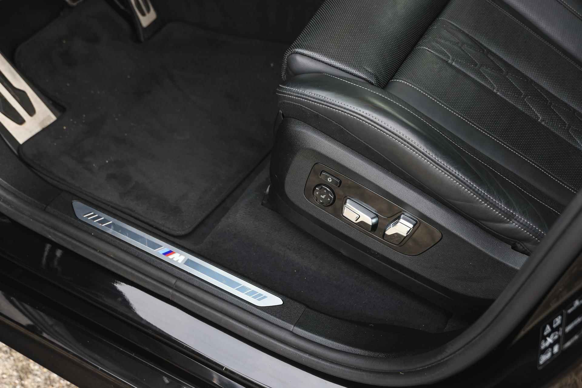 BMW X7 xDrive40i High Executive M Sport Automaat / Panoramadak Sky Lounge / Trekhaak / Massagefunctie / Active Steering / Laserlight / Soft Close / Stoelventilatie / Parking Assistant Plus - 17/52