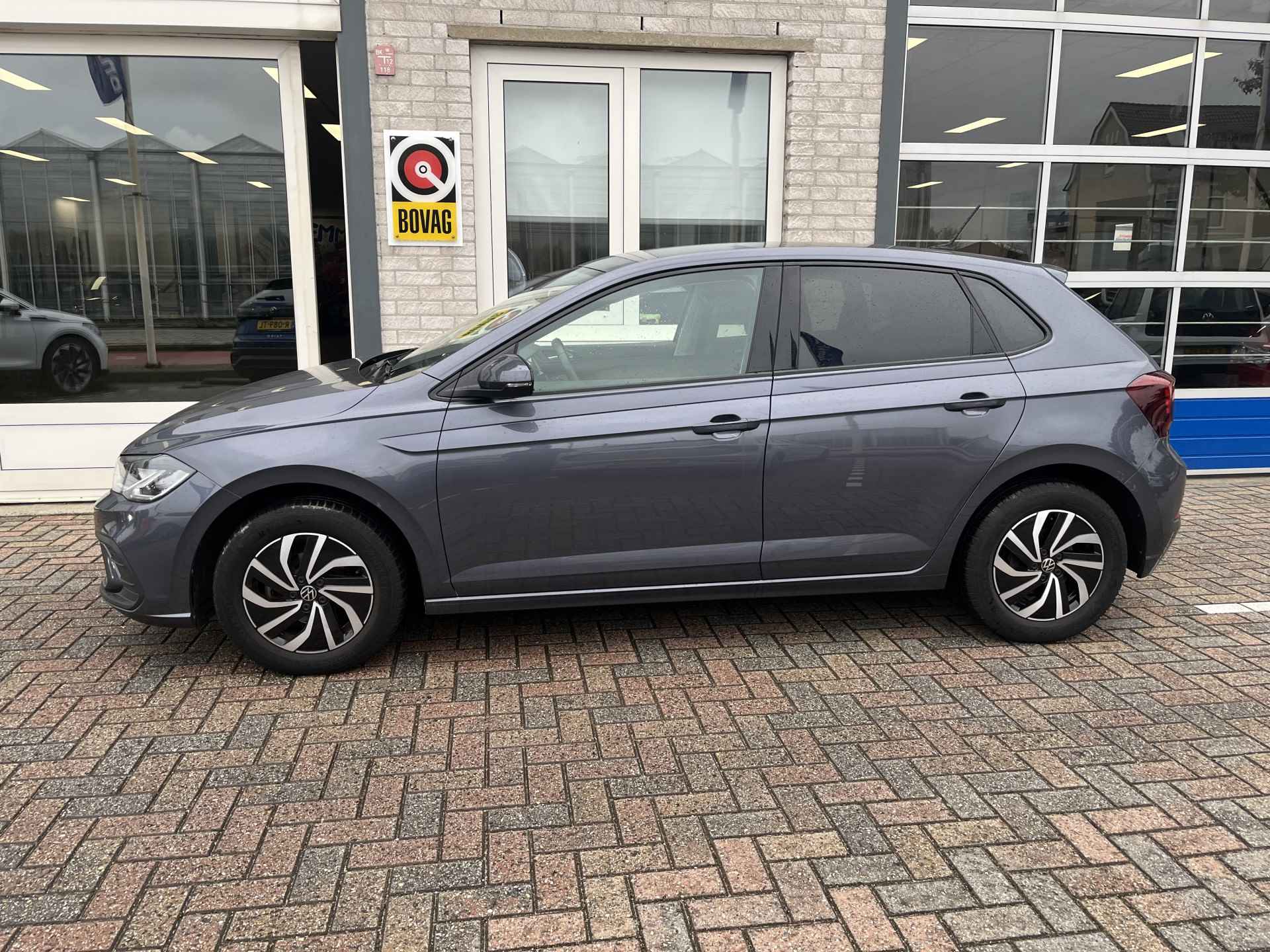 Volkswagen Polo 1.0 TSI Life / GARANTIE TM 11-2026/ AUTOMAAT/ PARK. SENSOREN/ LED/ DIGITAL DASHBOARD/ ADAPT. CRUISE/ APP CONNECT/ NAVI/ CLIMA/ DAB/ 15" LMV/ - 2/27