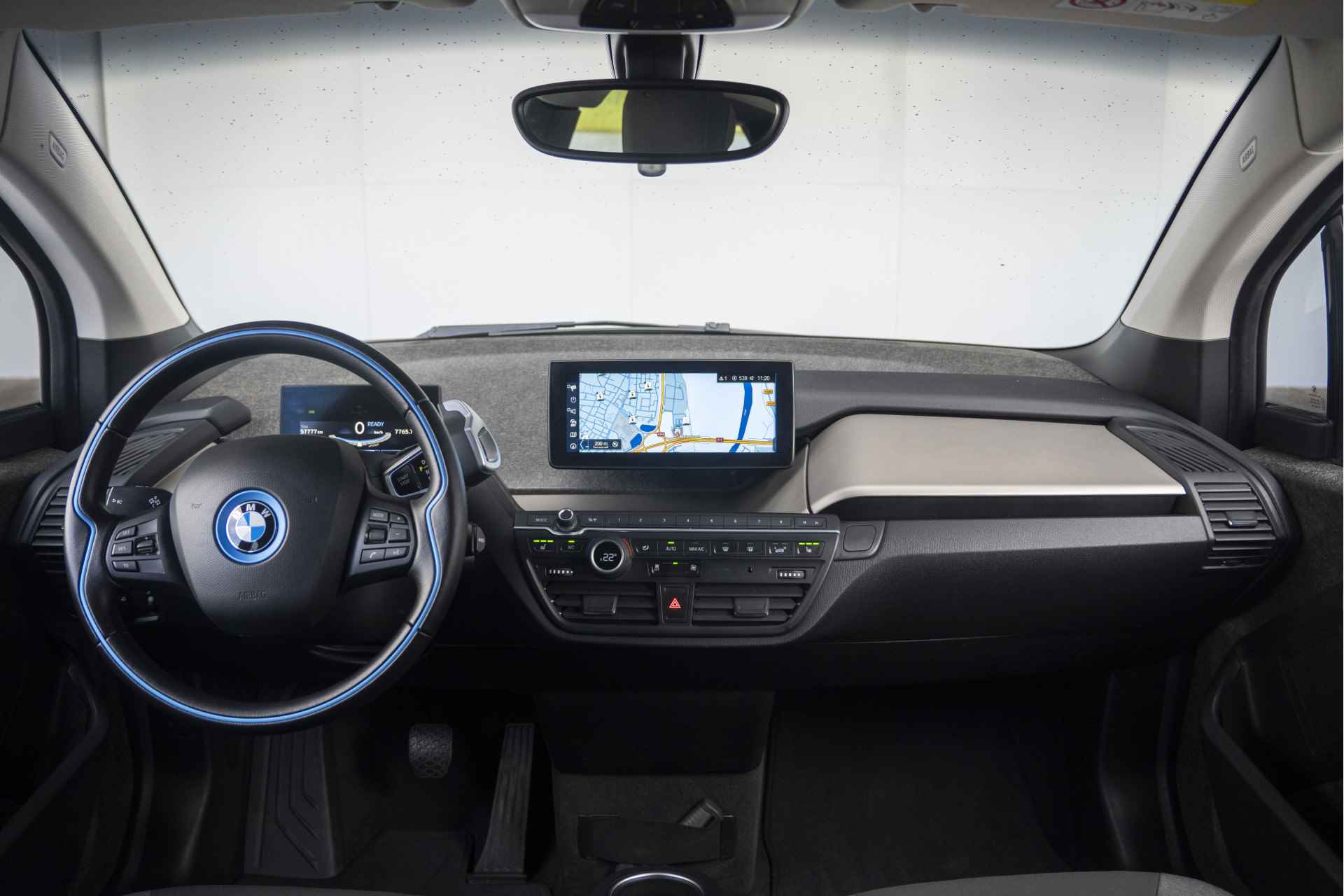 BMW i3 Dark Shadow Edition 120Ah 42 kWh / Subsidie mogelijk / Achteruitrijcamera / Elektrisch verwarmde voorstoelen / Sportpakket / - 8/44