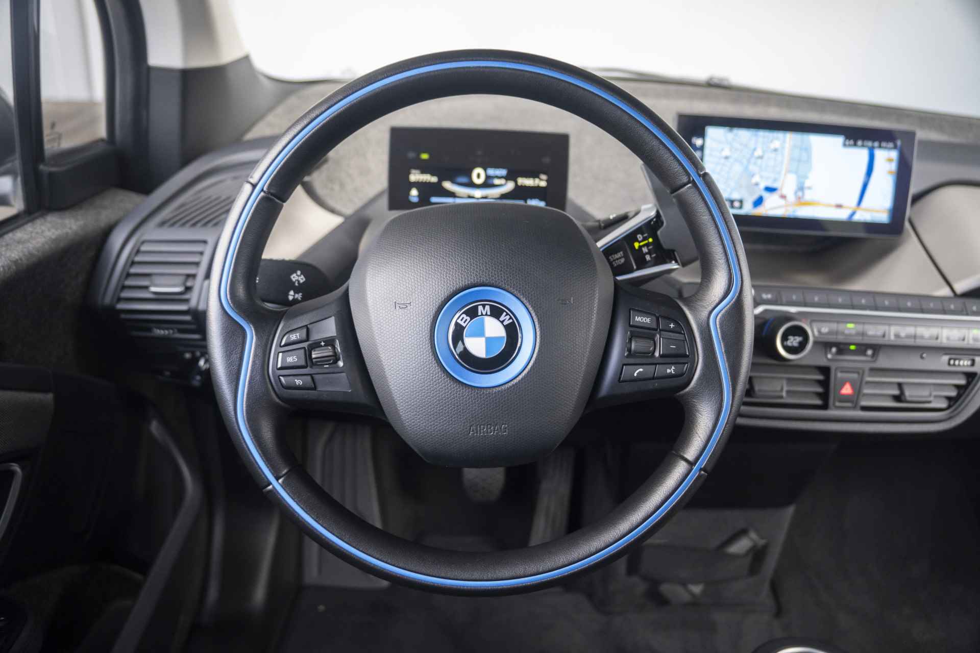 BMW i3 Dark Shadow Edition 120Ah 42 kWh / Subsidie mogelijk / Achteruitrijcamera / Elektrisch verwarmde voorstoelen / Sportpakket / - 21/44
