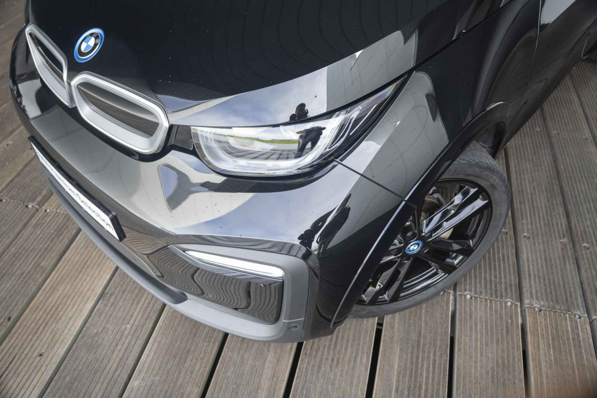 BMW i3 Dark Shadow Edition 120Ah 42 kWh / Subsidie mogelijk / Achteruitrijcamera / Elektrisch verwarmde voorstoelen / Sportpakket / - 34/44