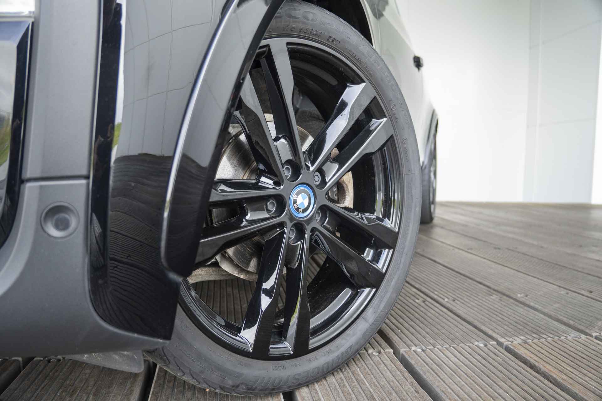 BMW i3 Dark Shadow Edition 120Ah 42 kWh / Subsidie mogelijk / Achteruitrijcamera / Elektrisch verwarmde voorstoelen / Sportpakket / - 37/44