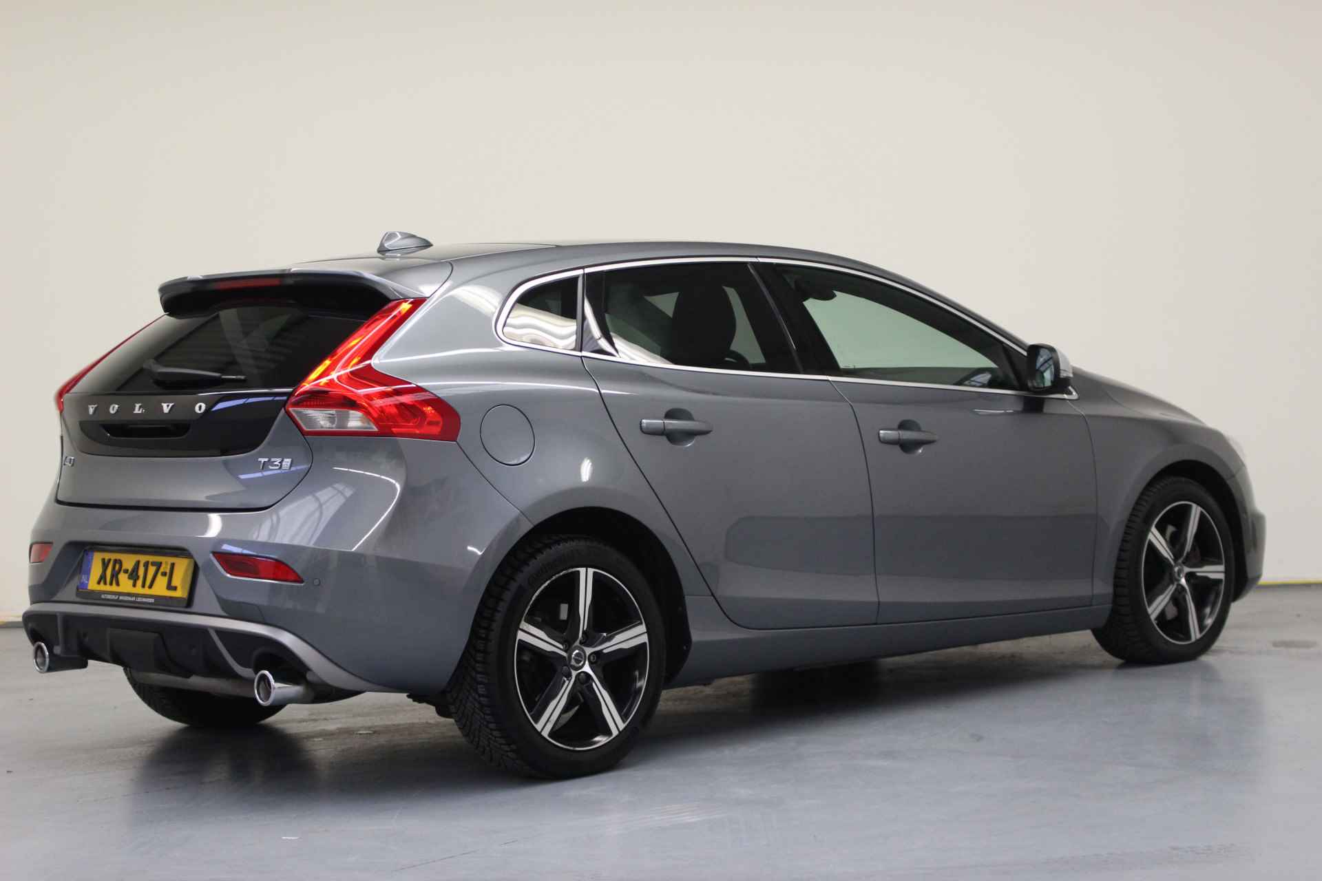 Volvo V40 T3 Polar+ Sport Automaat | Rijklaarprijs | Harman Kardon | Pano dak | Trekhaak - 4/29