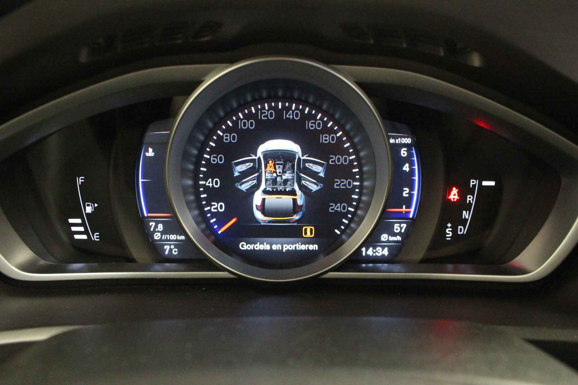 Volvo V40 T3 Polar+ Sport Automaat | Rijklaarprijs | Harman Kardon | Pano dak | Trekhaak - 7/29