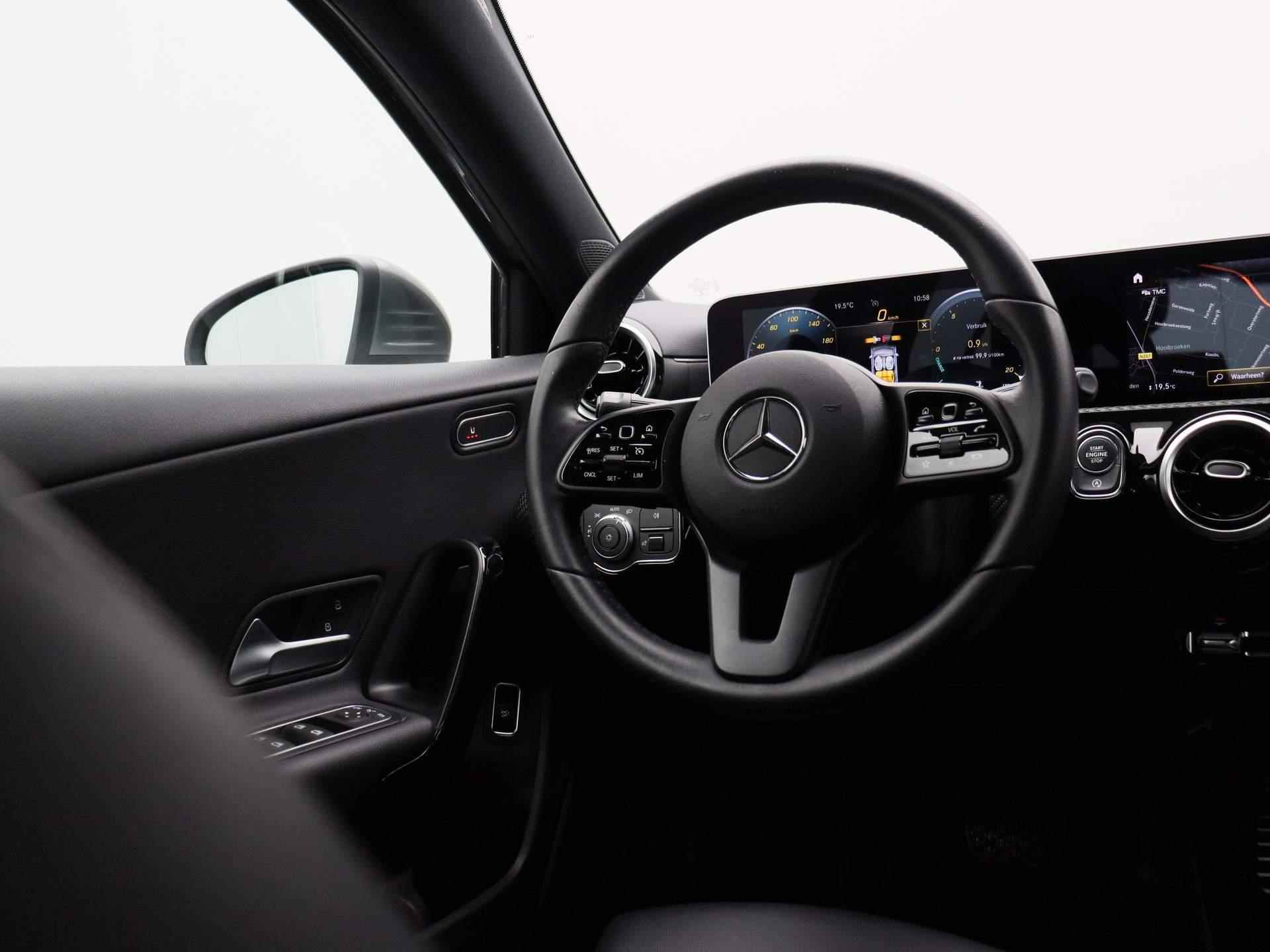 Mercedes-Benz A-klasse 180 d Business Solution * | Half-Leder | Navigatie | Climate Control | Camera | LED Koplampen | Parkeersensoren | Wide Screen | Stoelverwarming | - 10/33