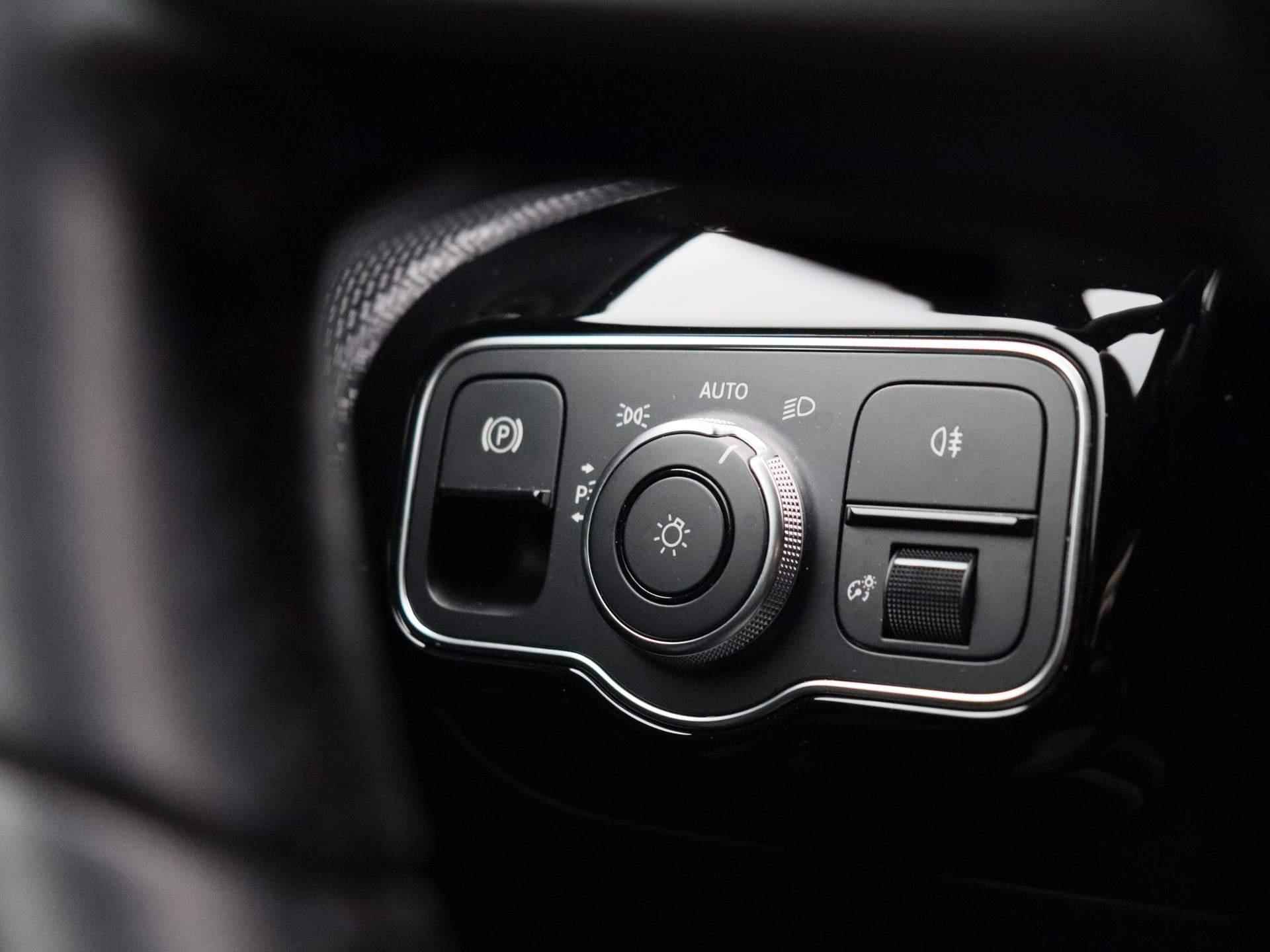 Mercedes-Benz A-klasse 180 d Business Solution * | Half-Leder | Navigatie | Climate Control | Camera | LED Koplampen | Parkeersensoren | Wide Screen | Stoelverwarming | - 24/33