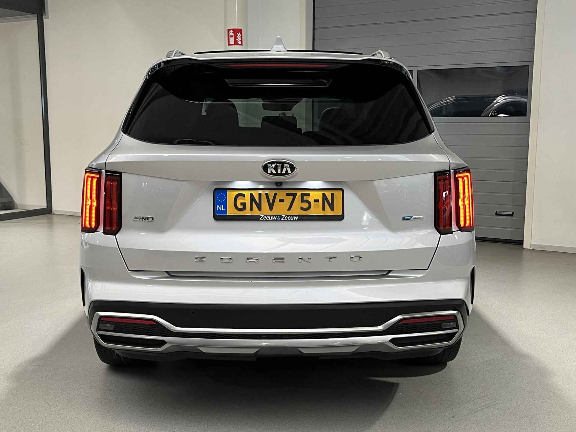 Kia Sorento 1.6 T-GDI Plug-in Hybrid 4WD ExecutiveLine 7p. Navi | Parkeersensoren Voor + Achter | 19”Lichtmetalen Velgen | Climate Control | Apple Carplay /Android Auto  | Elektrisch Verstelbare Voorstoelen | Stoelverwarming Voor + Achter | Stoelkoeling Voor | Elektrisch bedienbare Achterklep | Licht + Regensensor Etc - 6/46