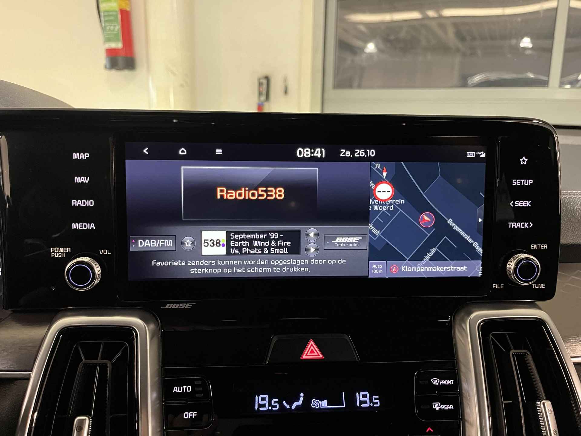 Kia Sorento 1.6 T-GDI Plug-in Hybrid 4WD ExecutiveLine 7p. Navi | Parkeersensoren Voor + Achter | 19”Lichtmetalen Velgen | Climate Control | Apple Carplay /Android Auto  | Elektrisch Verstelbare Voorstoelen | Stoelverwarming Voor + Achter | Stoelkoeling Voor | Elektrisch bedienbare Achterklep | Licht + Regensensor Etc - 24/46