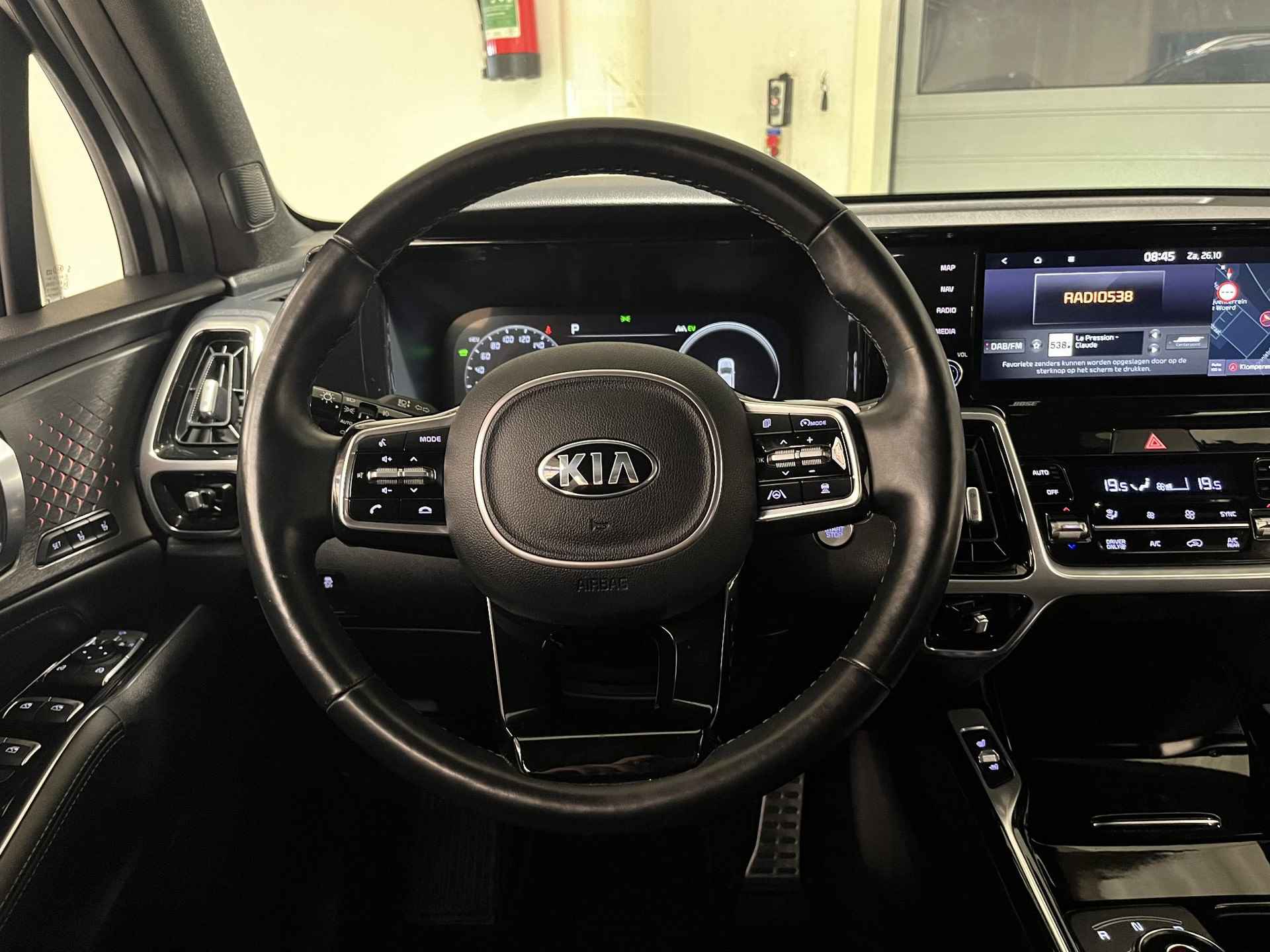 Kia Sorento 1.6 T-GDI Plug-in Hybrid 4WD ExecutiveLine 7p. Navi | Parkeersensoren Voor + Achter | 19”Lichtmetalen Velgen | Climate Control | Apple Carplay /Android Auto  | Elektrisch Verstelbare Voorstoelen | Stoelverwarming Voor + Achter | Stoelkoeling Voor | Elektrisch bedienbare Achterklep | Licht + Regensensor Etc - 39/46