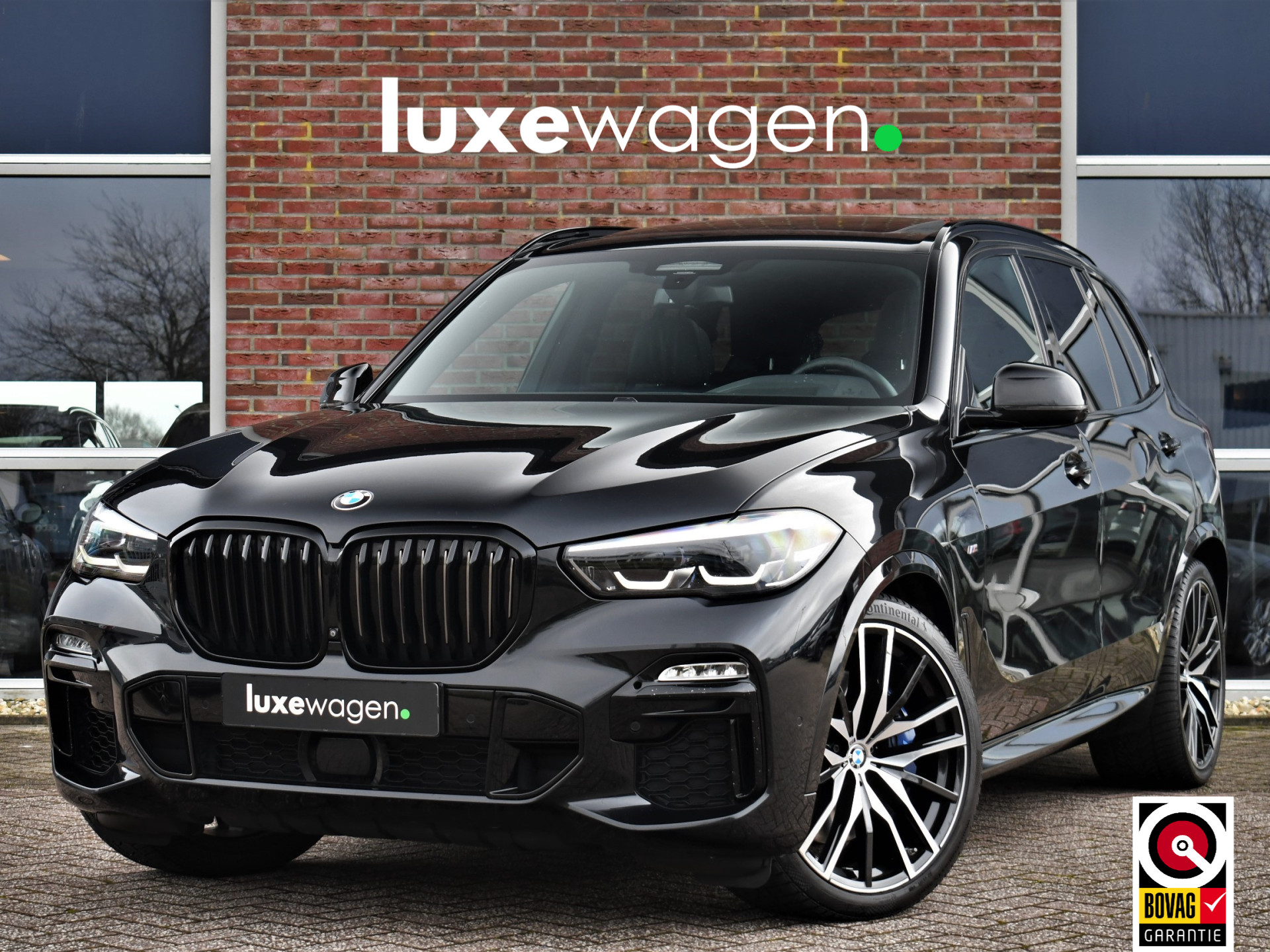 BMW X5 M50d 400pk Skylounge Luchtv ACC 360 Trekh NL-auto Comfortzetels 22inch bij viaBOVAG.nl
