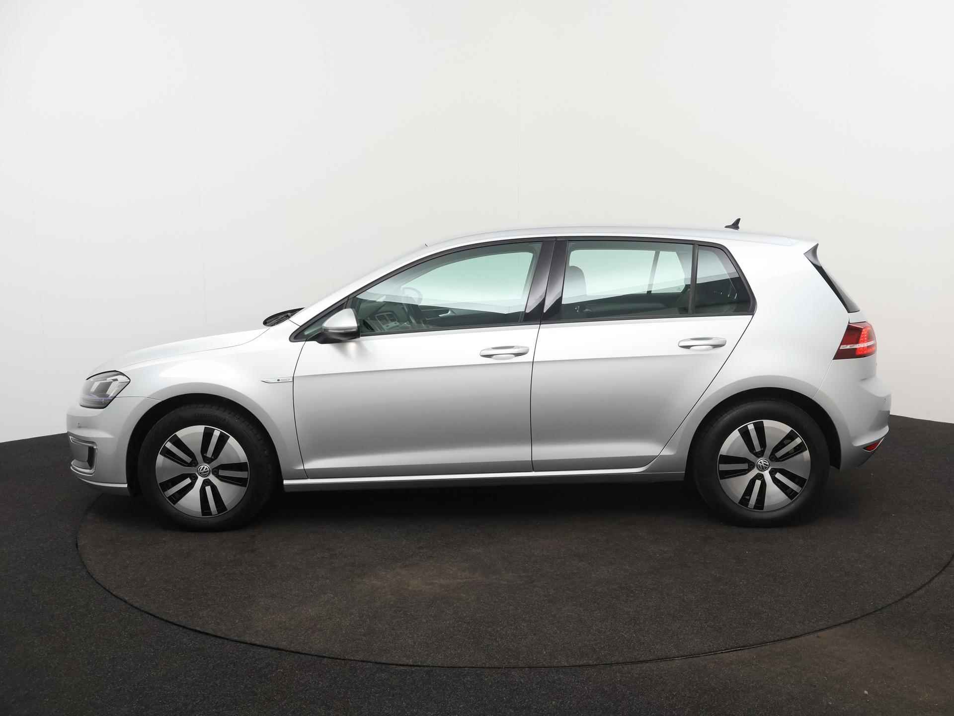 Volkswagen e-Golf e-Golf | NAVIGATIE | CLIMATE CONTROL | STOELVERWARMING | ADAPTIVE CRUISE CONTROL | PARKEERSENSOREN | - 2/18