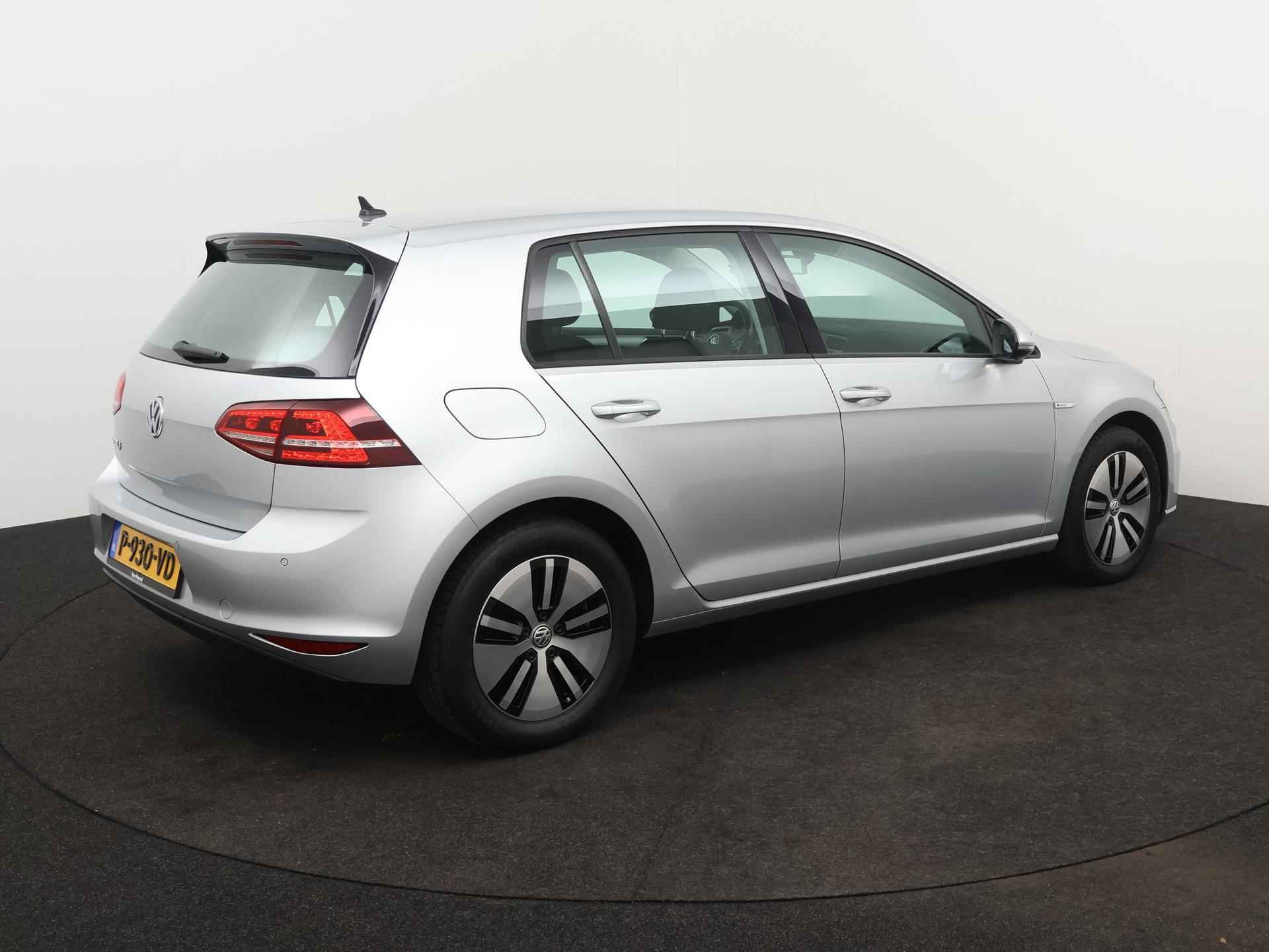 Volkswagen e-Golf e-Golf | NAVIGATIE | CLIMATE CONTROL | STOELVERWARMING | ADAPTIVE CRUISE CONTROL | PARKEERSENSOREN | - 4/18