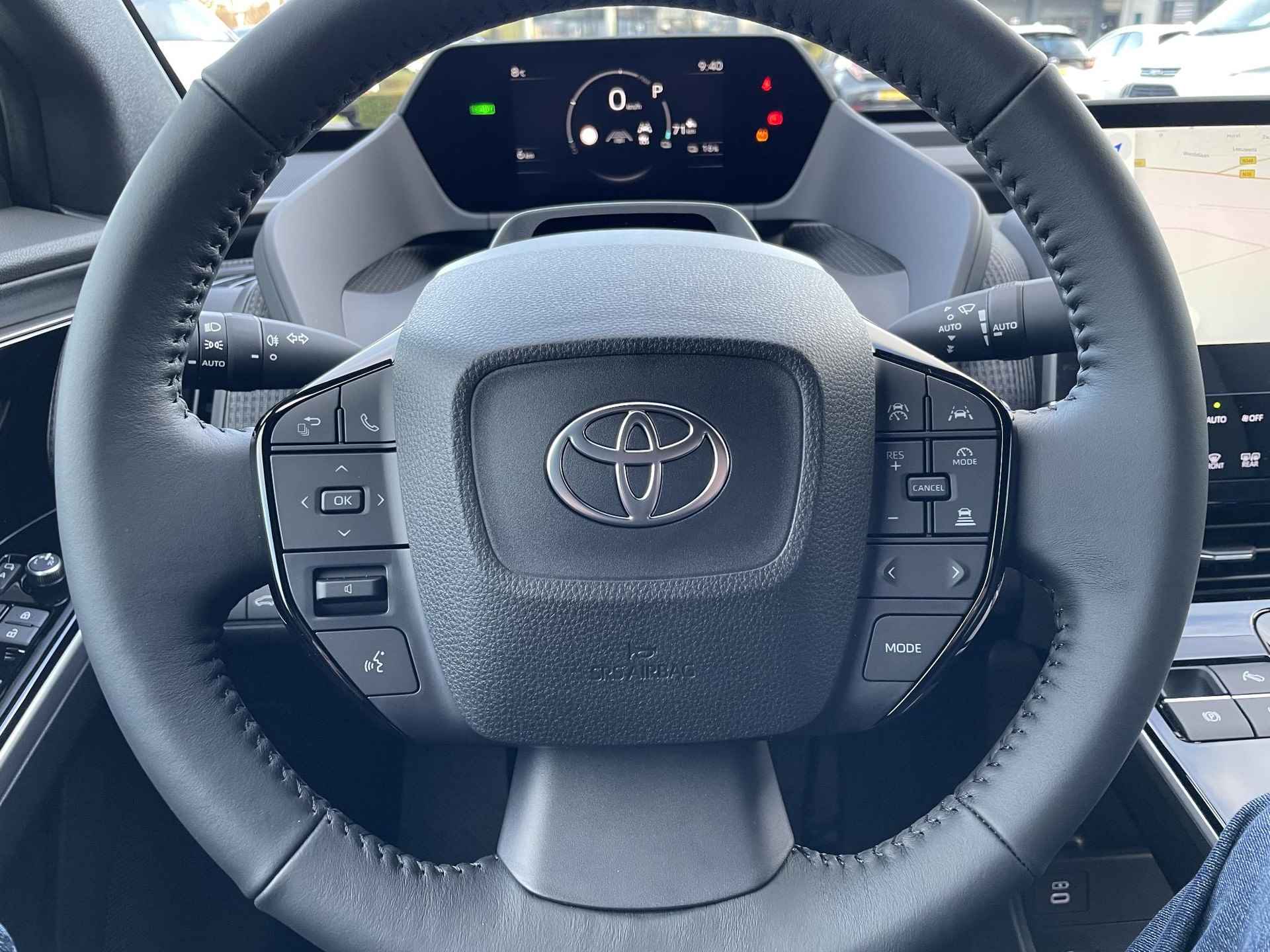 Toyota bZ4X DYNAMIC 71 kWh NIEUW & DIRECT LEVERBAAR!!! STOEL/STUUR/VOORRUITVERW 360° CAMERA BLIND-SPOT PARK-SENSOREN NAVI APPLE/ANDROID WARMTEPOMP - 19/33