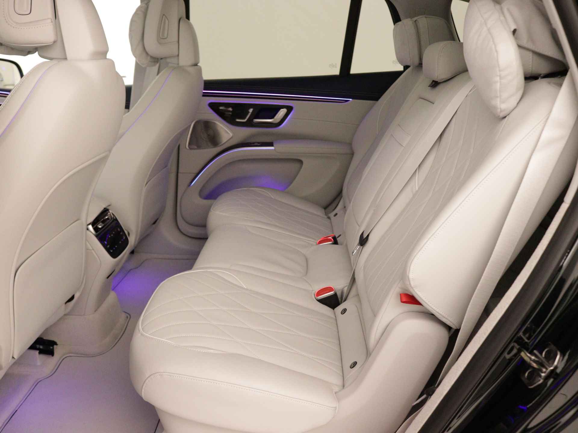 Mercedes-Benz EQS SUV 580 4MATIC AMG Line 7p 118 kWh | Trekhaak | Akoestiekcomfortpakket | Burmester® 3D-surround sound system | KEYLESS GO-comfortpakket| Head-up display | MBUX met augmented reality | Ambient lighting plus | Rijassistentiepakket Plus | - 5/39