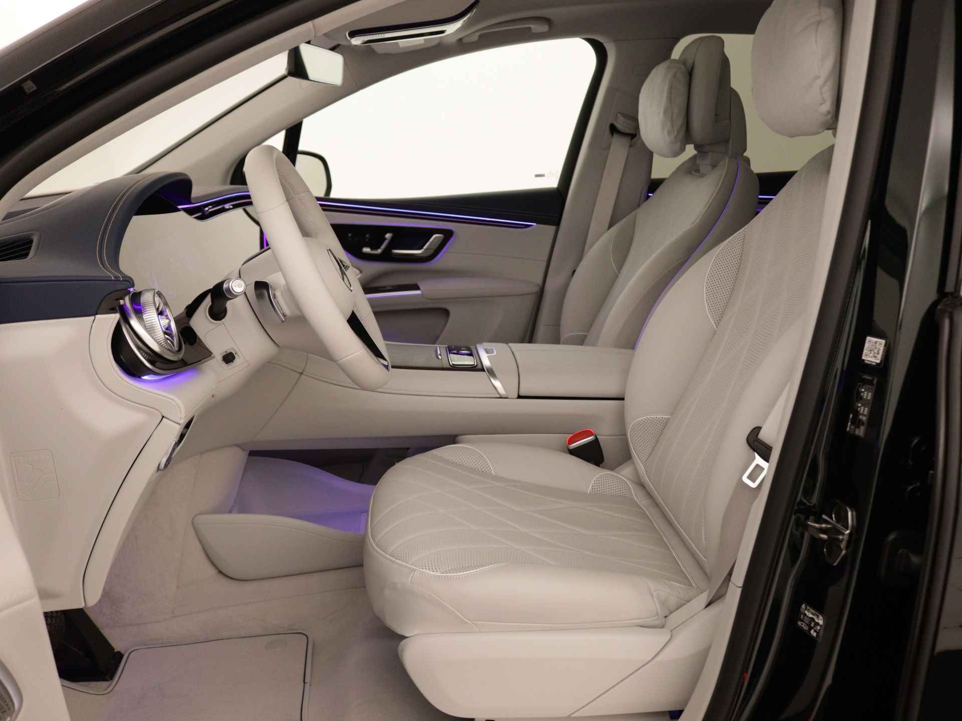 Mercedes-Benz EQS SUV 580 4MATIC AMG Line 7p 118 kWh | Trekhaak | Akoestiekcomfortpakket | Burmester® 3D-surround sound system | KEYLESS GO-comfortpakket| Head-up display | MBUX met augmented reality | Ambient lighting plus | Rijassistentiepakket Plus | - 15/39