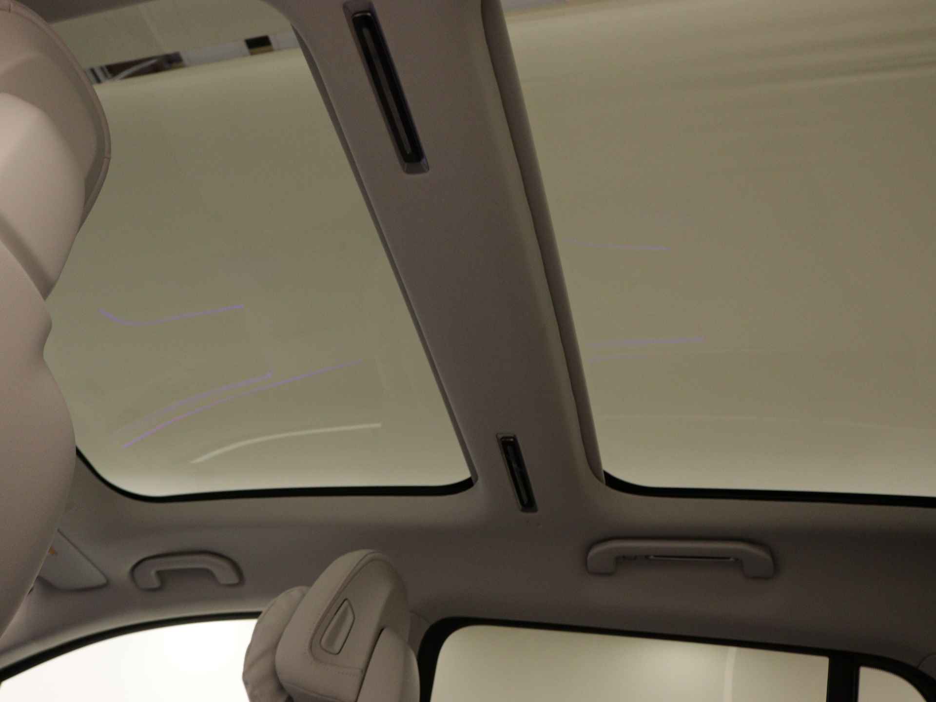 Mercedes-Benz EQS SUV 580 4MATIC AMG Line 7p 118 kWh | Trekhaak | Akoestiekcomfortpakket | Burmester® 3D-surround sound system | KEYLESS GO-comfortpakket| Head-up display | MBUX met augmented reality | Ambient lighting plus | Rijassistentiepakket Plus | - 16/39