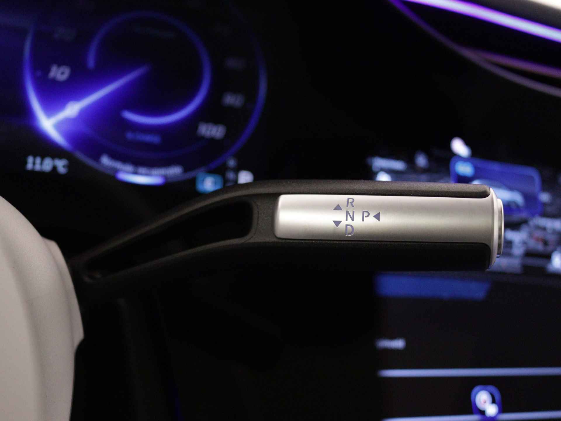 Mercedes-Benz EQS SUV 580 4MATIC AMG Line 7p 118 kWh | Trekhaak | Akoestiekcomfortpakket | Burmester® 3D-surround sound system | KEYLESS GO-comfortpakket| Head-up display | MBUX met augmented reality | Ambient lighting plus | Rijassistentiepakket Plus | - 18/39