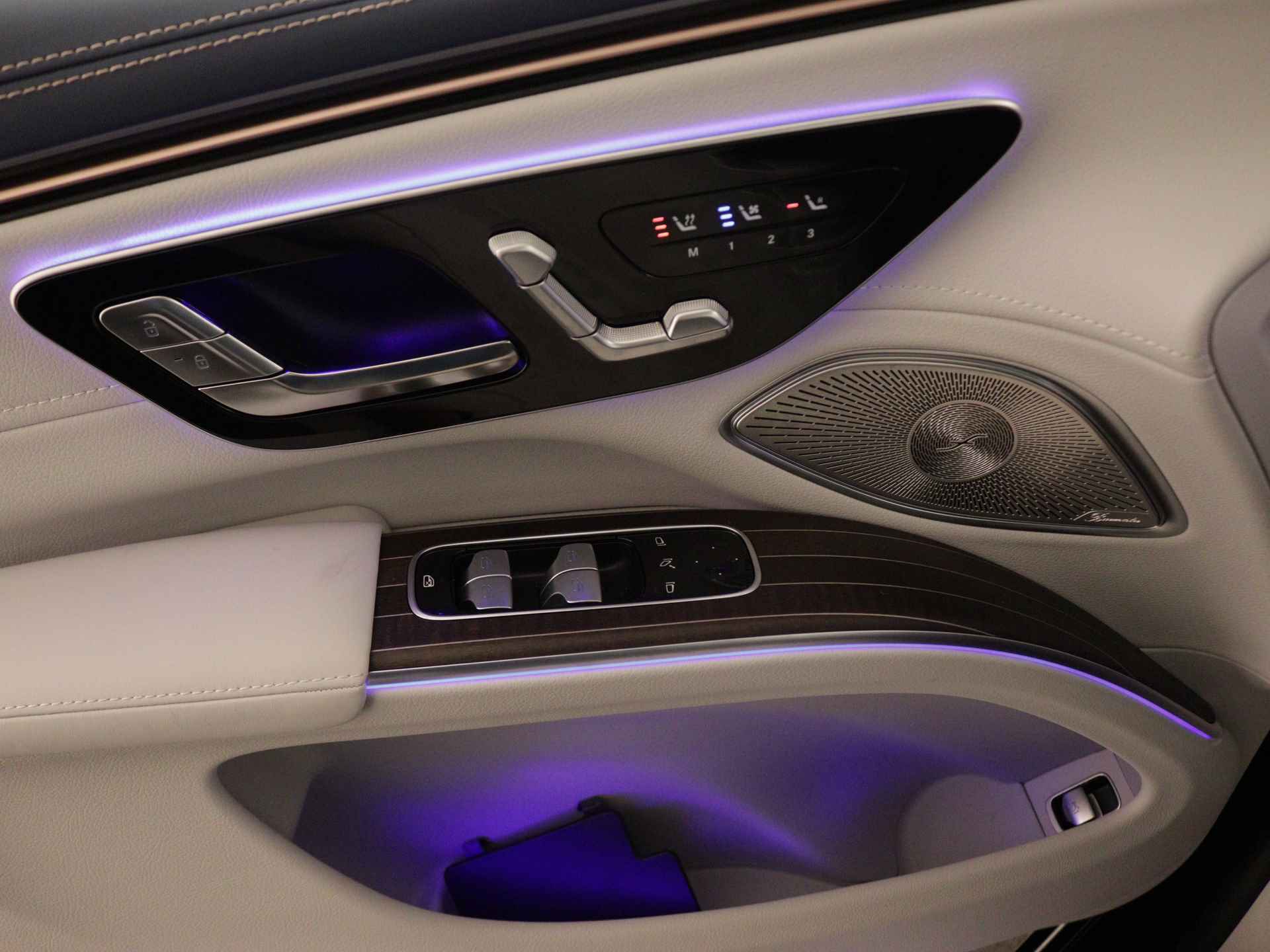 Mercedes-Benz EQS SUV 580 4MATIC AMG Line 7p 118 kWh | Trekhaak | Akoestiekcomfortpakket | Burmester® 3D-surround sound system | KEYLESS GO-comfortpakket| Head-up display | MBUX met augmented reality | Ambient lighting plus | Rijassistentiepakket Plus | - 27/39