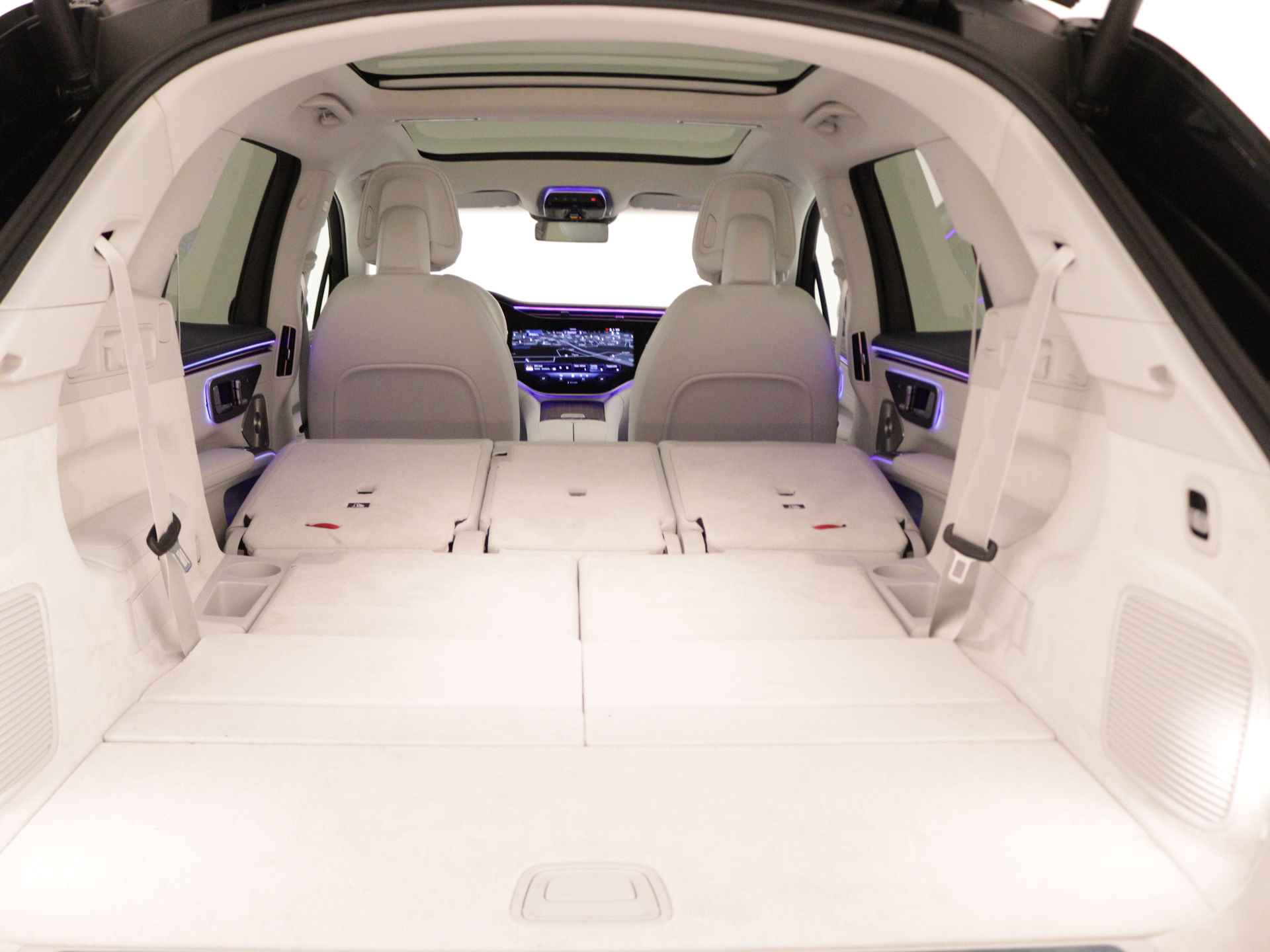 Mercedes-Benz EQS SUV 580 4MATIC AMG Line 7p 118 kWh | Trekhaak | Akoestiekcomfortpakket | Burmester® 3D-surround sound system | KEYLESS GO-comfortpakket| Head-up display | MBUX met augmented reality | Ambient lighting plus | Rijassistentiepakket Plus | - 38/39