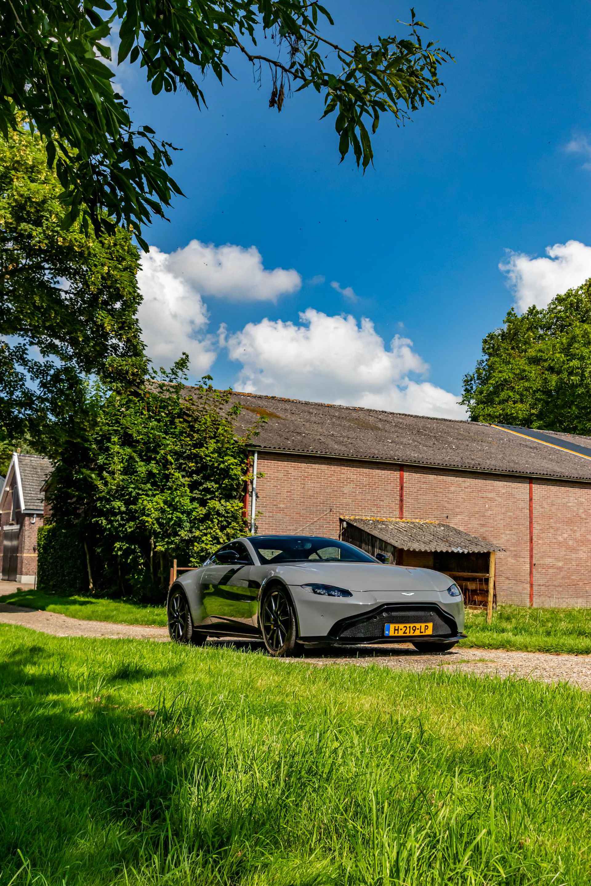 Aston Martin Vantage 4.0 V8 - 60/100