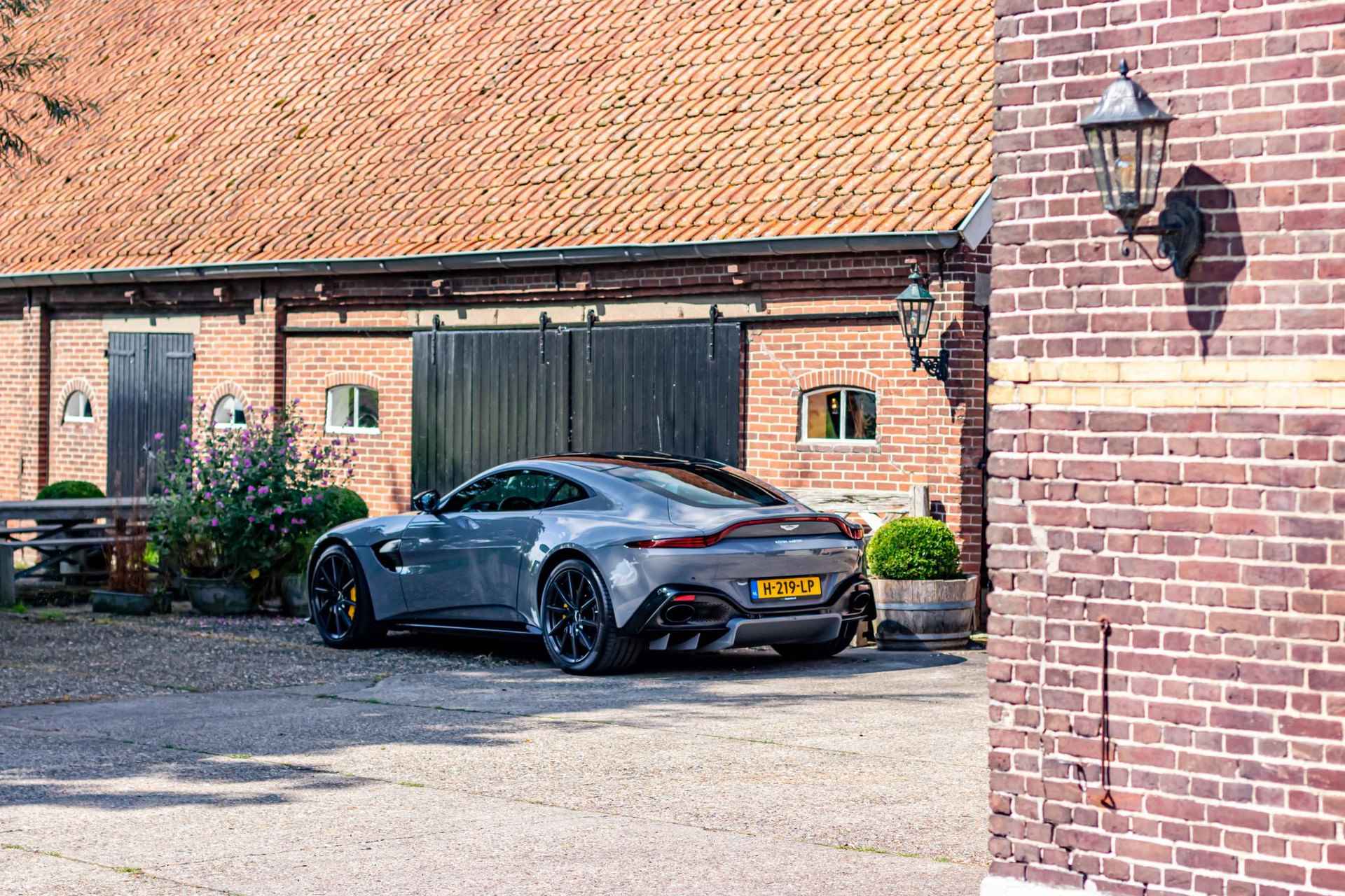 Aston Martin Vantage 4.0 V8 - 81/100