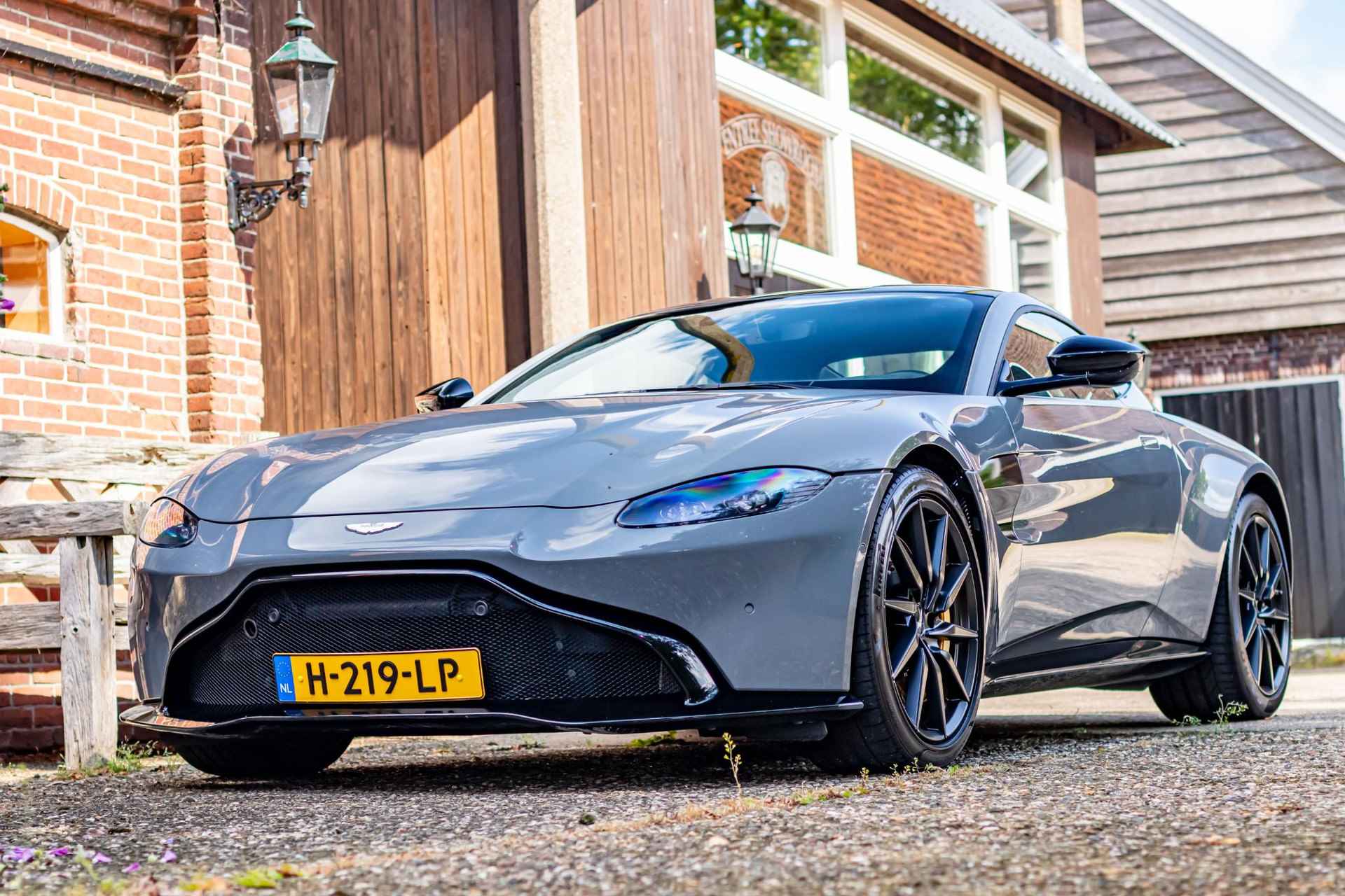 Aston Martin Vantage 4.0 V8 - 85/100