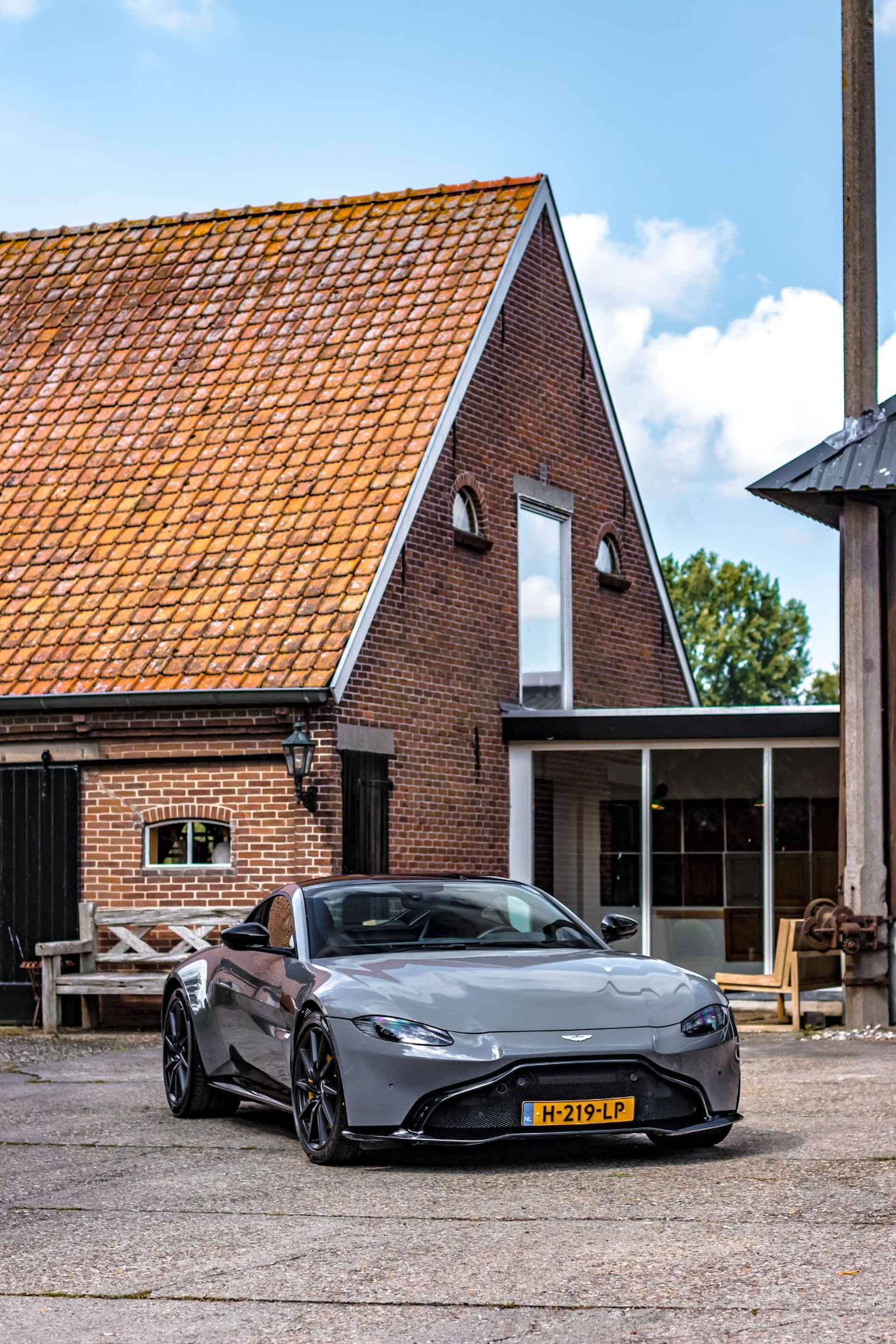 Aston Martin Vantage 4.0 V8 - 90/100