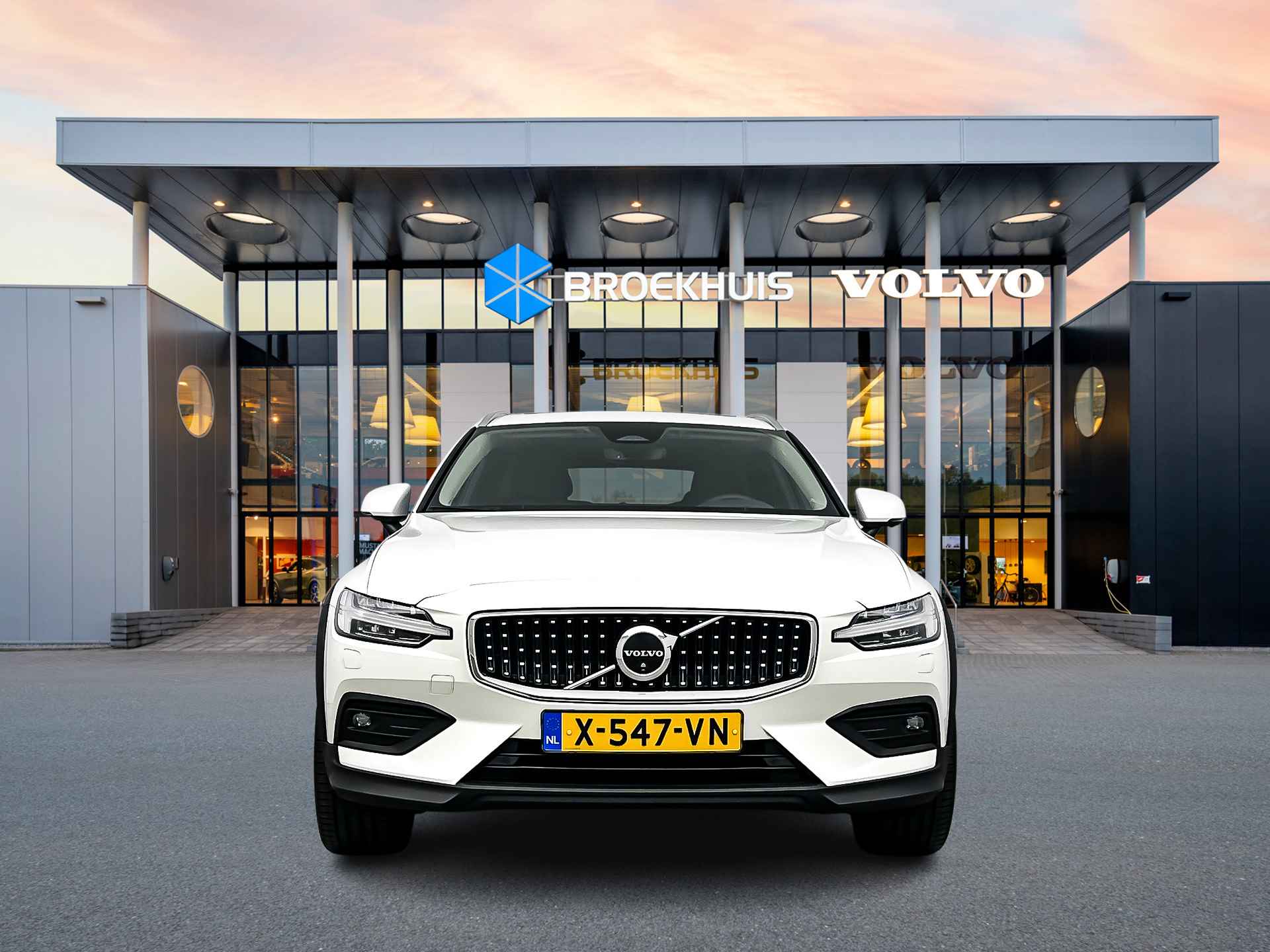 Volvo V60 Cross Country B5 AWD Ultimate - 6/37