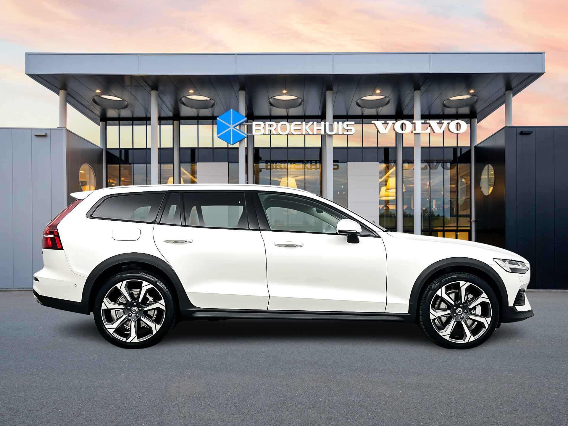 Volvo V60 Cross Country B5 AWD Ultimate - 8/37