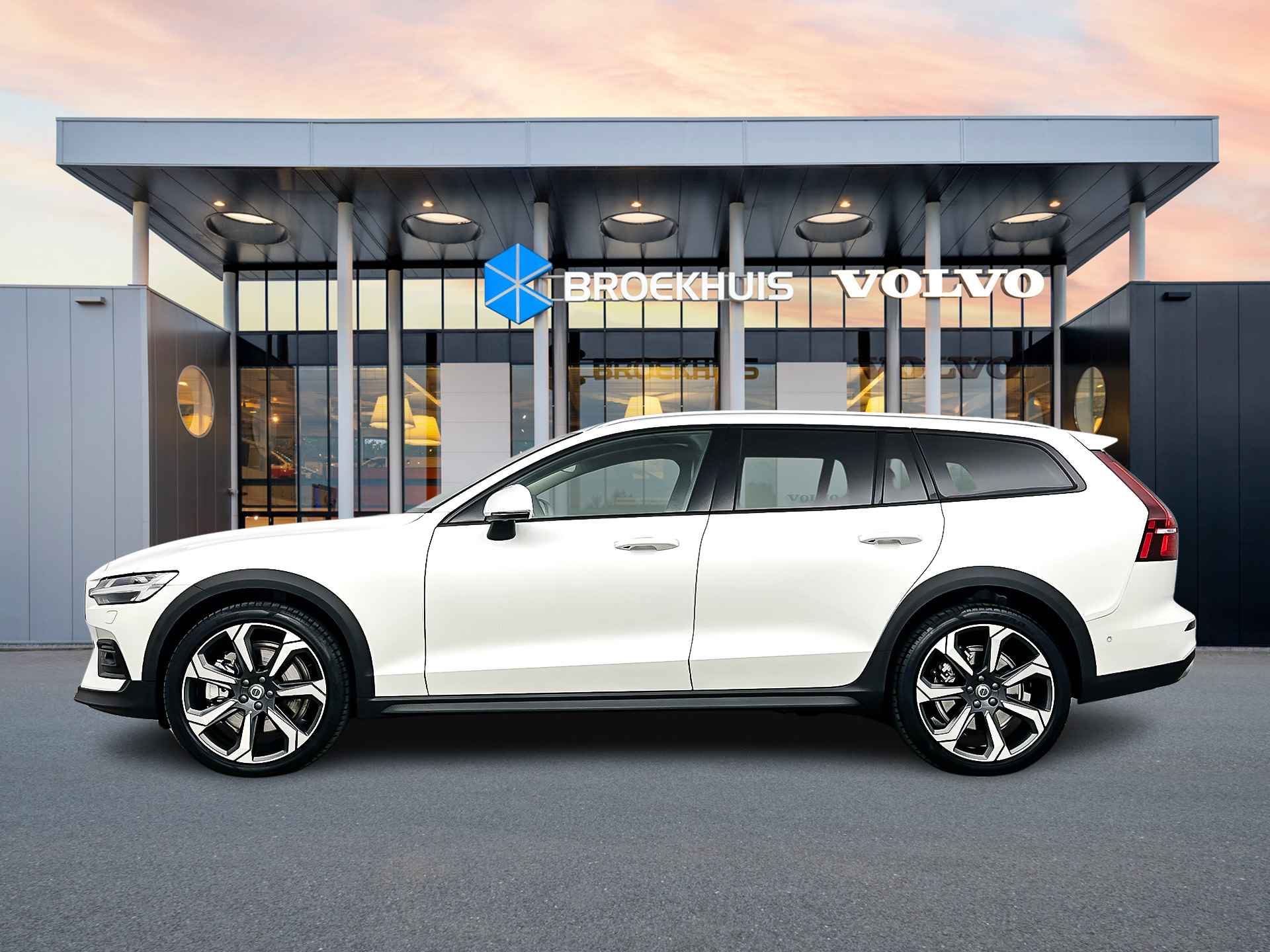 Volvo V60 Cross Country B5 AWD Ultimate - 9/37