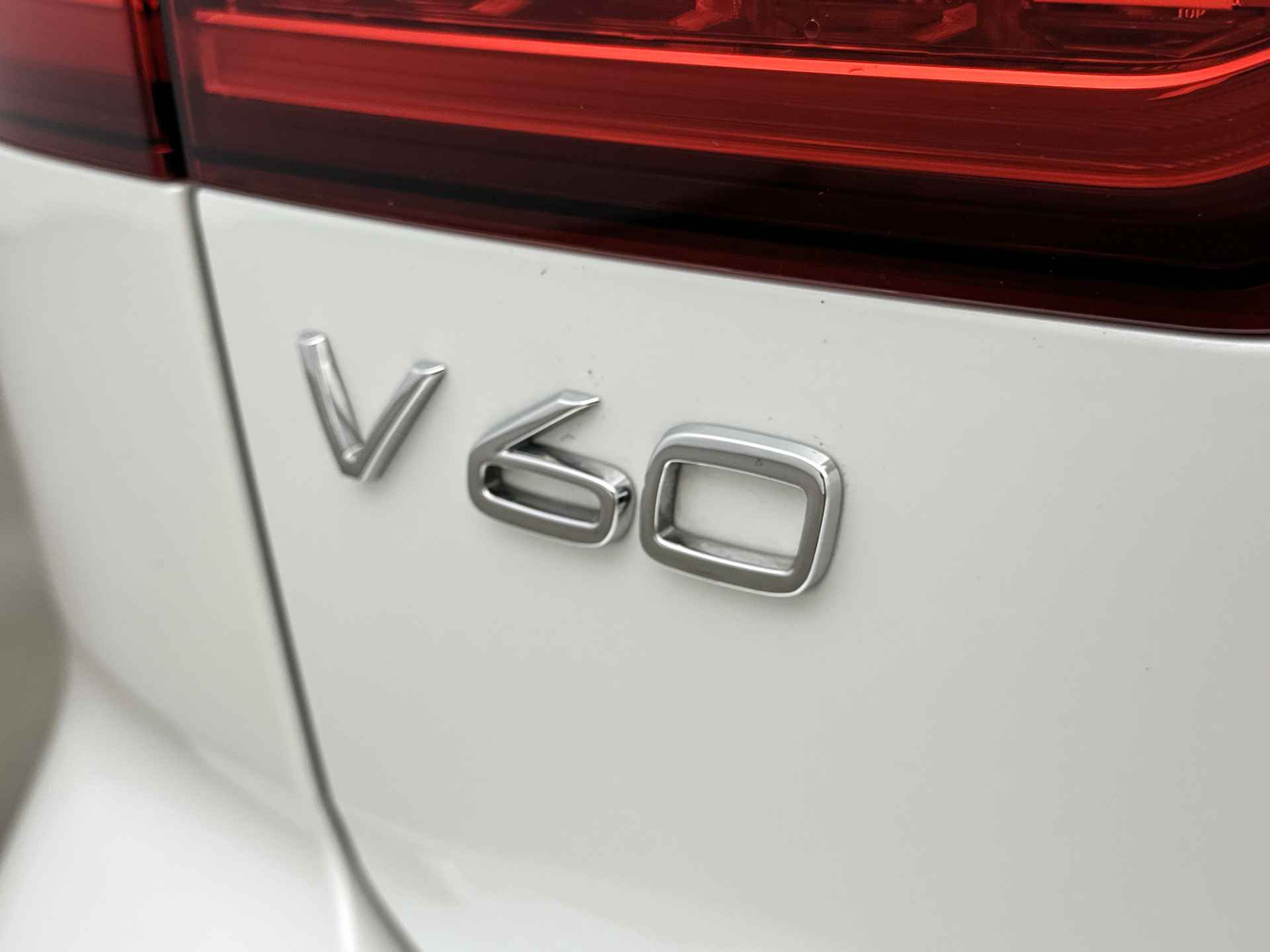 Volvo V60 Cross Country B5 AWD Ultimate - 37/37