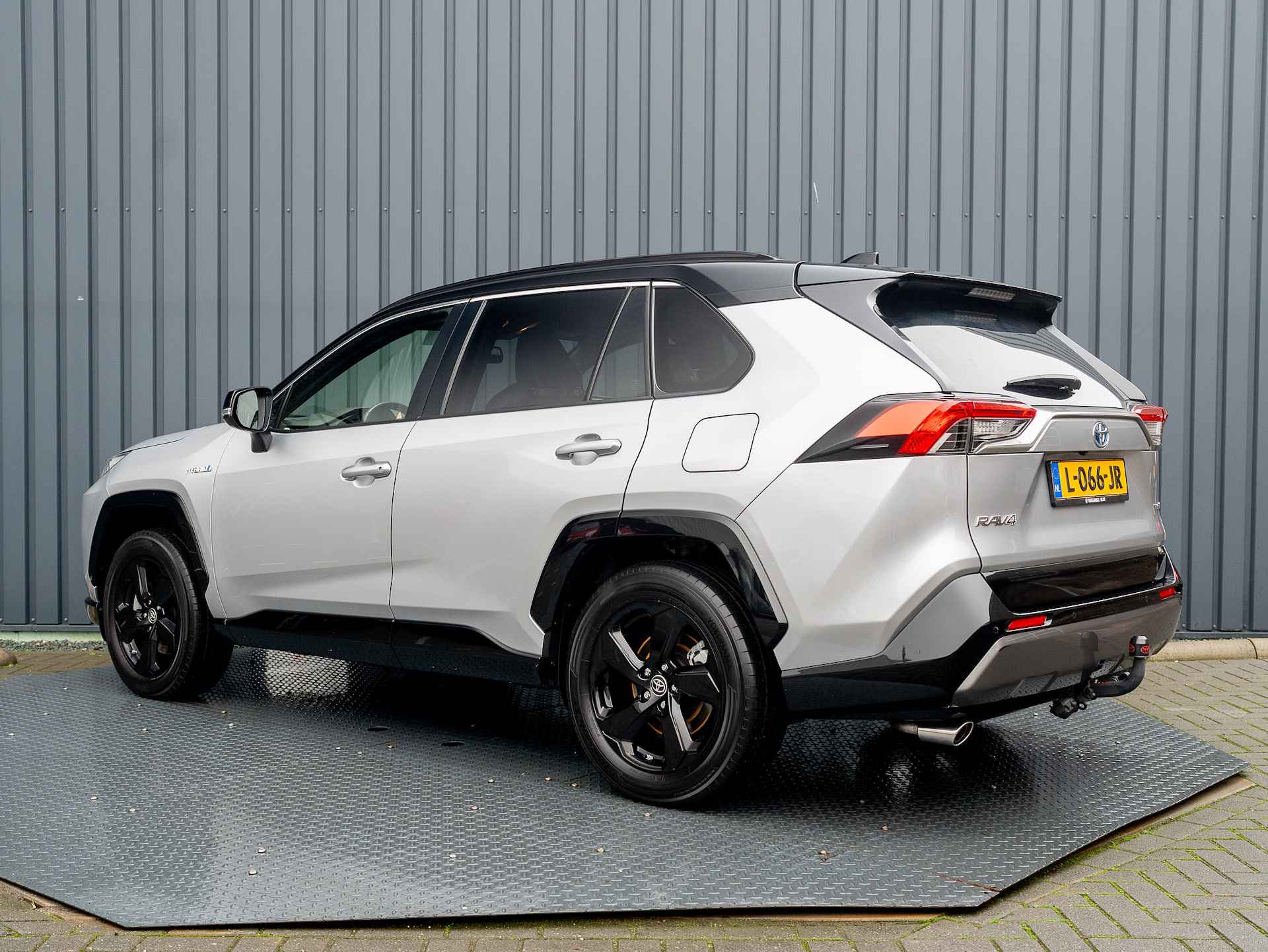 Toyota RAV4 2.5 Hybrid AWD Bi-Tone | Trekhaak afnb. | Stuur & Stoel verw. | Alarm | Prijs Rijklaar!! - 3/47