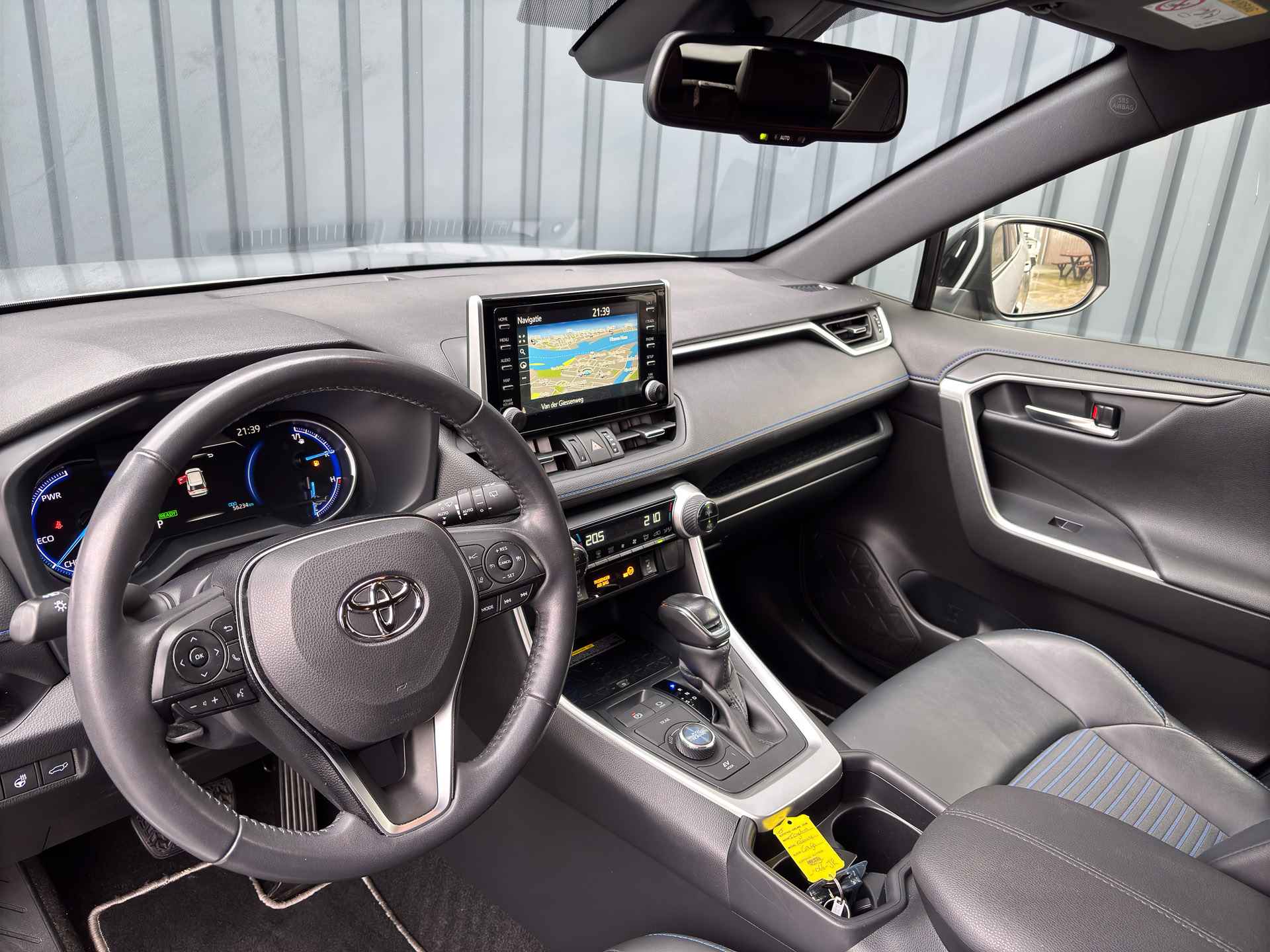 Toyota RAV4 2.5 Hybrid AWD Bi-Tone | Trekhaak afnb. | Stuur & Stoel verw. | Alarm | Prijs Rijklaar!! - 4/47