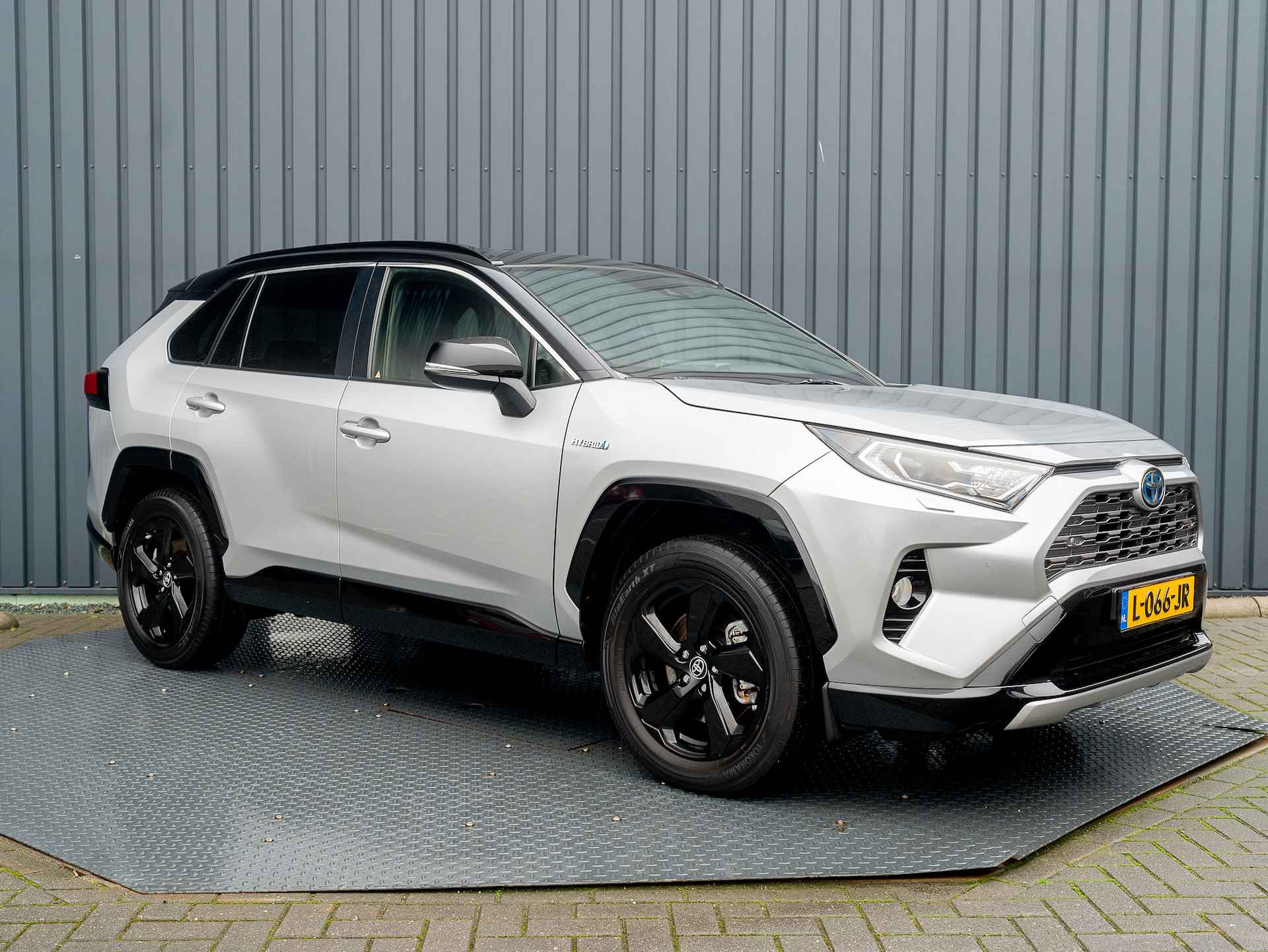 Toyota RAV4 2.5 Hybrid AWD Bi-Tone | Trekhaak afnb. | Stuur & Stoel verw. | Alarm | Prijs Rijklaar!! - 22/47