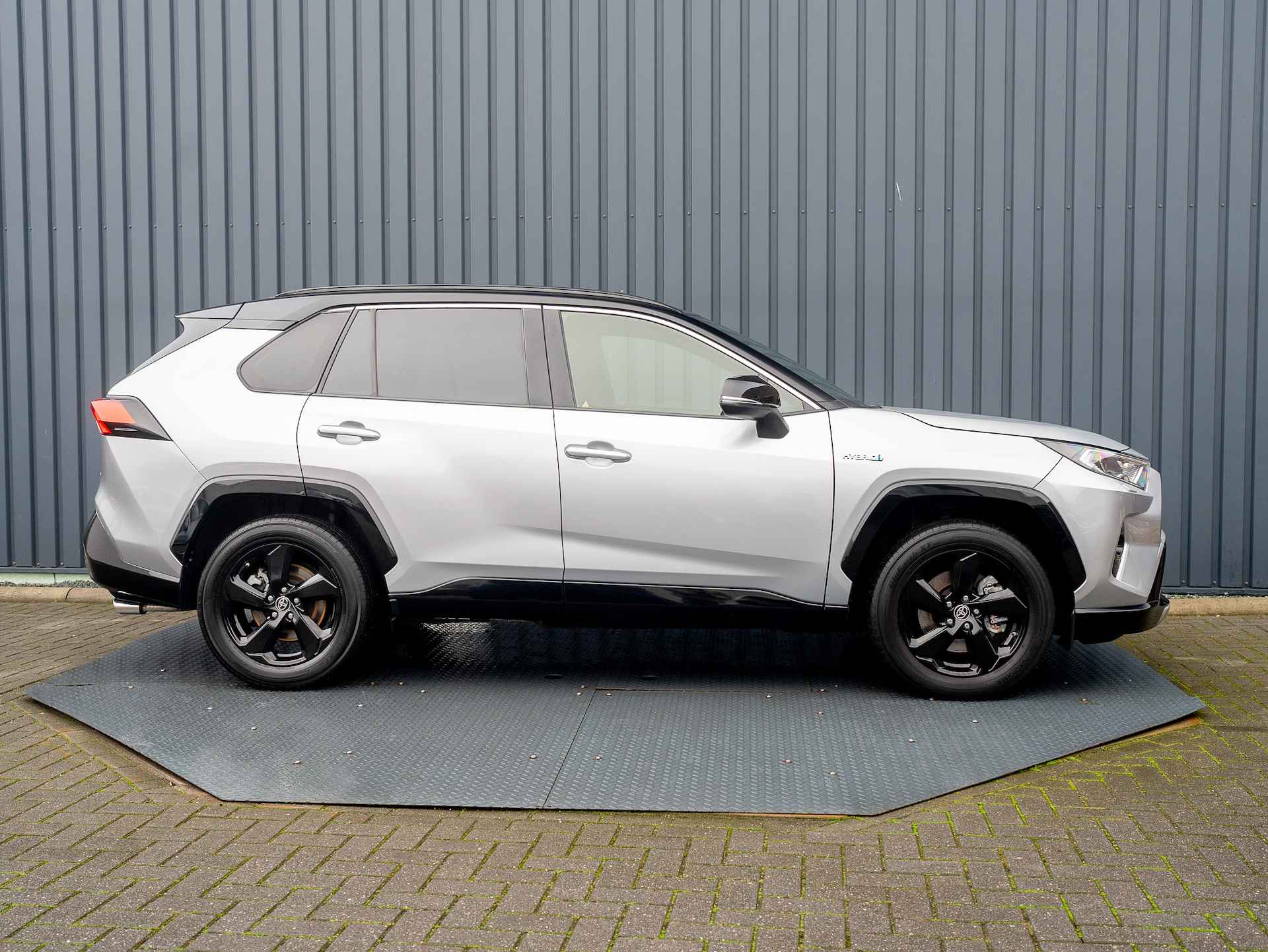 Toyota RAV4 2.5 Hybrid AWD Bi-Tone | Trekhaak afnb. | Stuur & Stoel verw. | Alarm | Prijs Rijklaar!! - 23/47