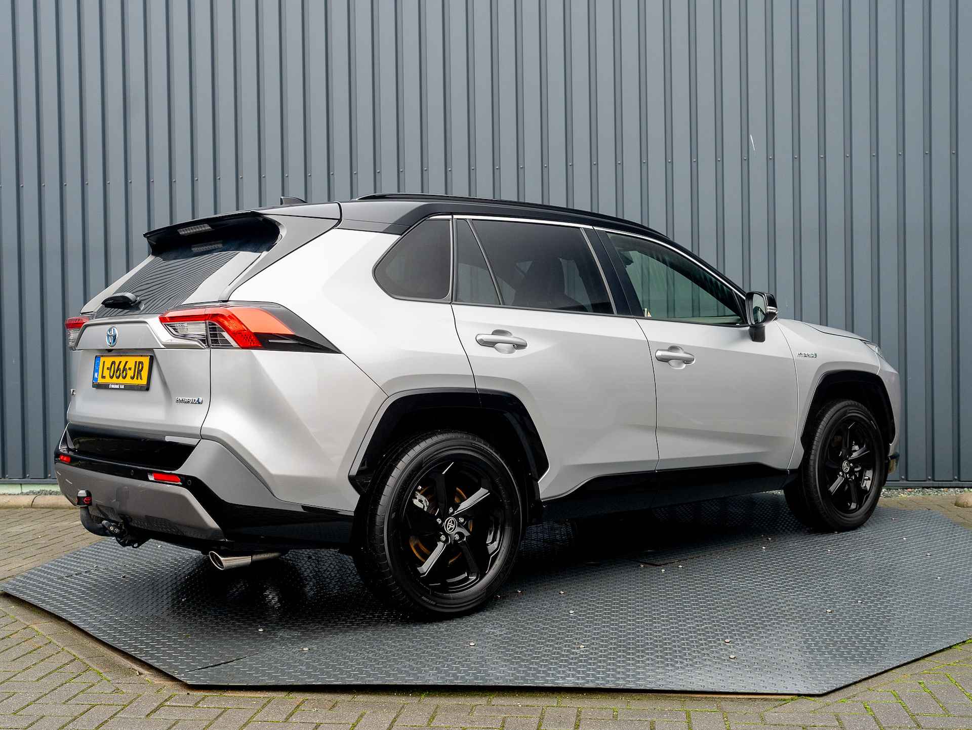 Toyota RAV4 2.5 Hybrid AWD Bi-Tone | Trekhaak afnb. | Stuur & Stoel verw. | Alarm | Prijs Rijklaar!! - 24/47