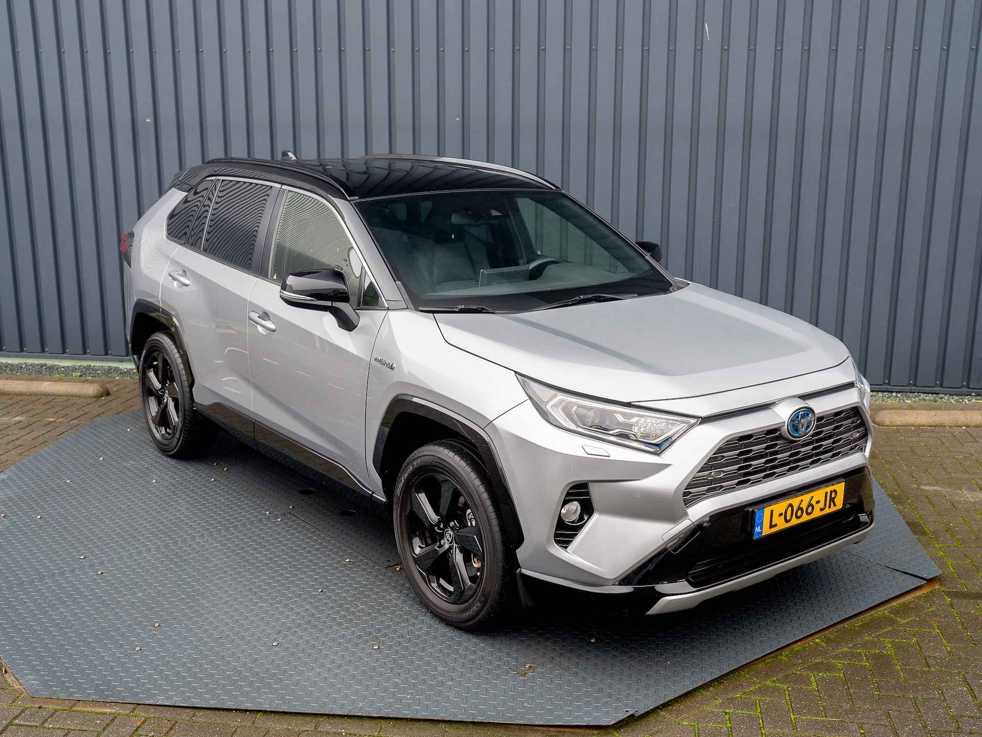 Toyota RAV4 2.5 Hybrid AWD Bi-Tone | Trekhaak afnb. | Stuur & Stoel verw. | Alarm | Prijs Rijklaar!! - 37/47