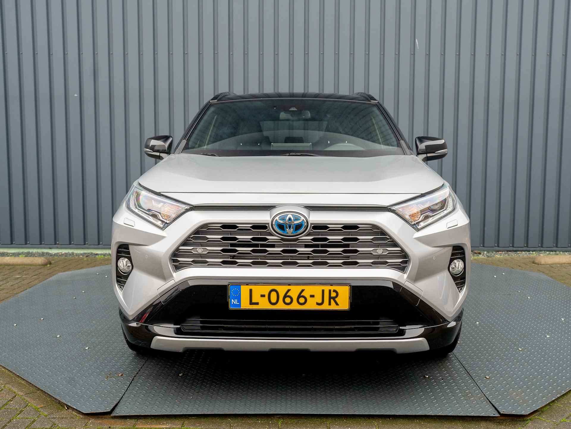 Toyota RAV4 2.5 Hybrid AWD Bi-Tone | Trekhaak afnb. | Stuur & Stoel verw. | Alarm | Prijs Rijklaar!! - 40/47