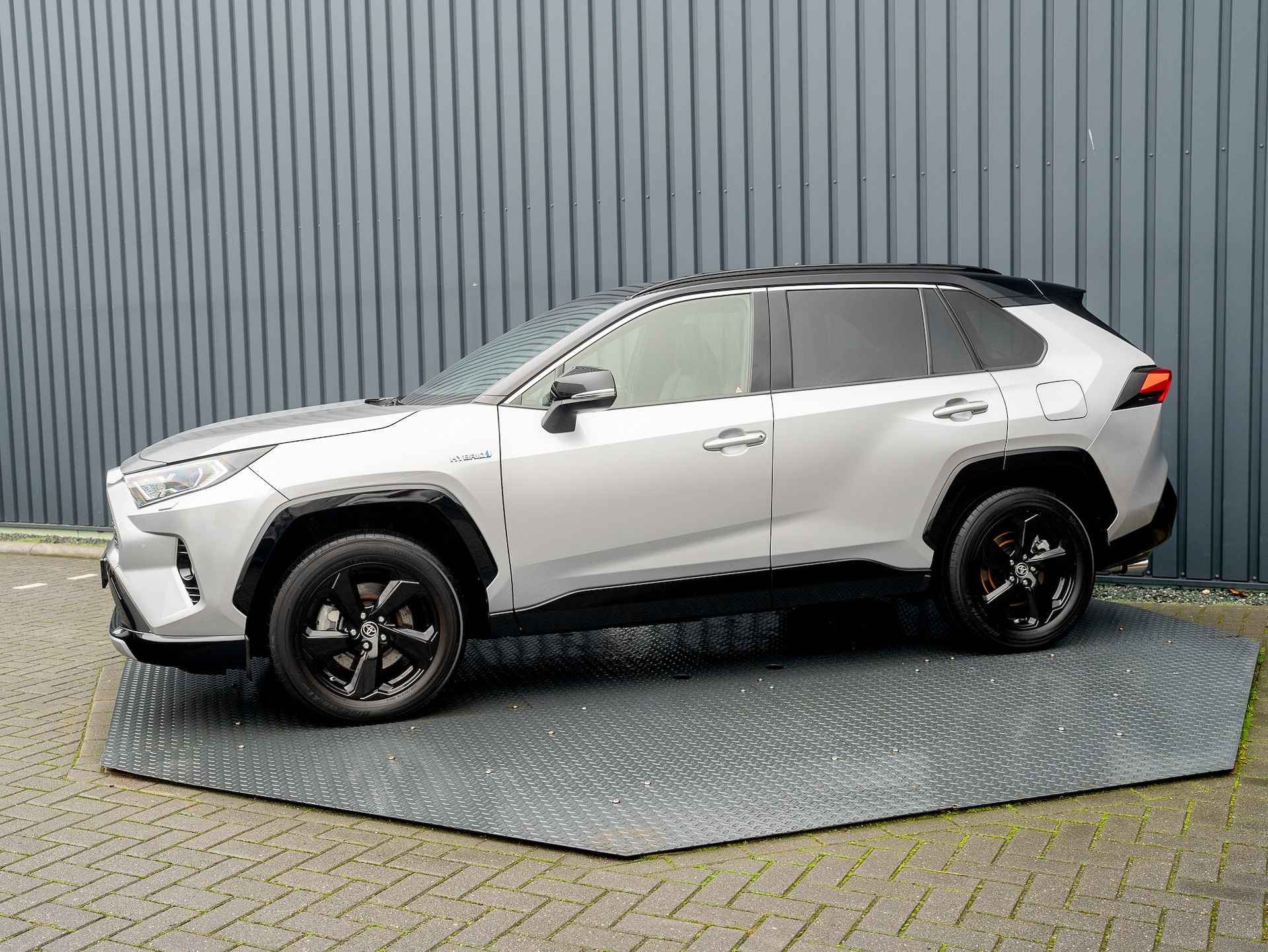 Toyota RAV4 2.5 Hybrid AWD Bi-Tone | Trekhaak afnb. | Stuur & Stoel verw. | Alarm | Prijs Rijklaar!! - 42/47