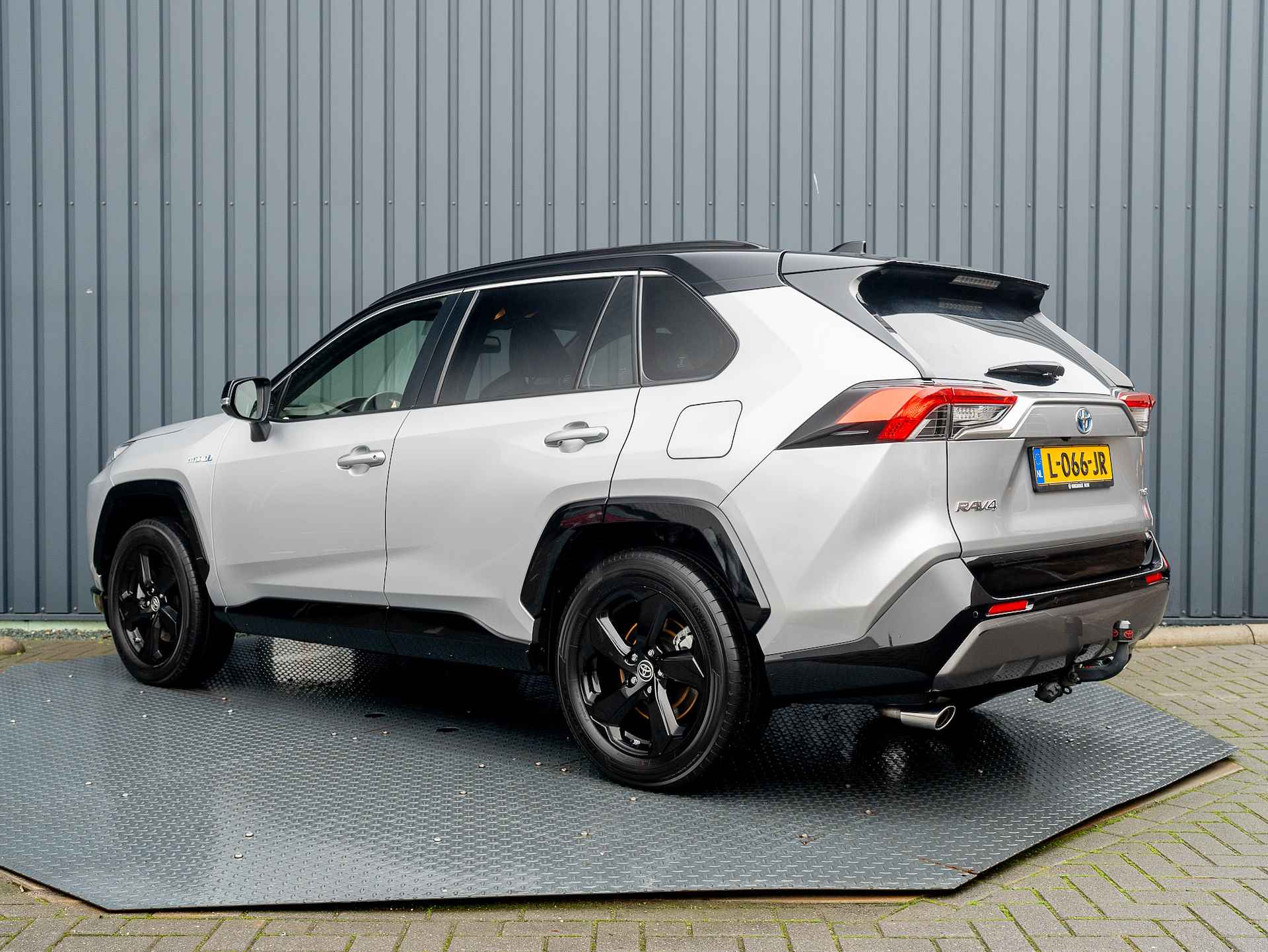 Toyota RAV4 2.5 Hybrid AWD Bi-Tone | Trekhaak afnb. | Stuur & Stoel verw. | Alarm | Prijs Rijklaar!! - 43/47