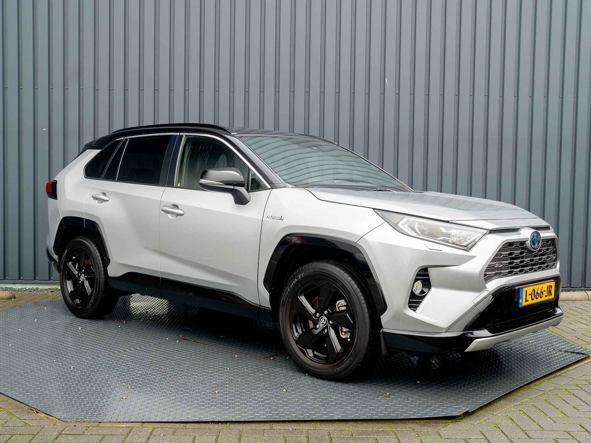 Toyota RAV4 2.5 Hybrid AWD Bi-Tone | Trekhaak afnb. | Stuur & Stoel verw. | Alarm | Prijs Rijklaar!! - 44/47