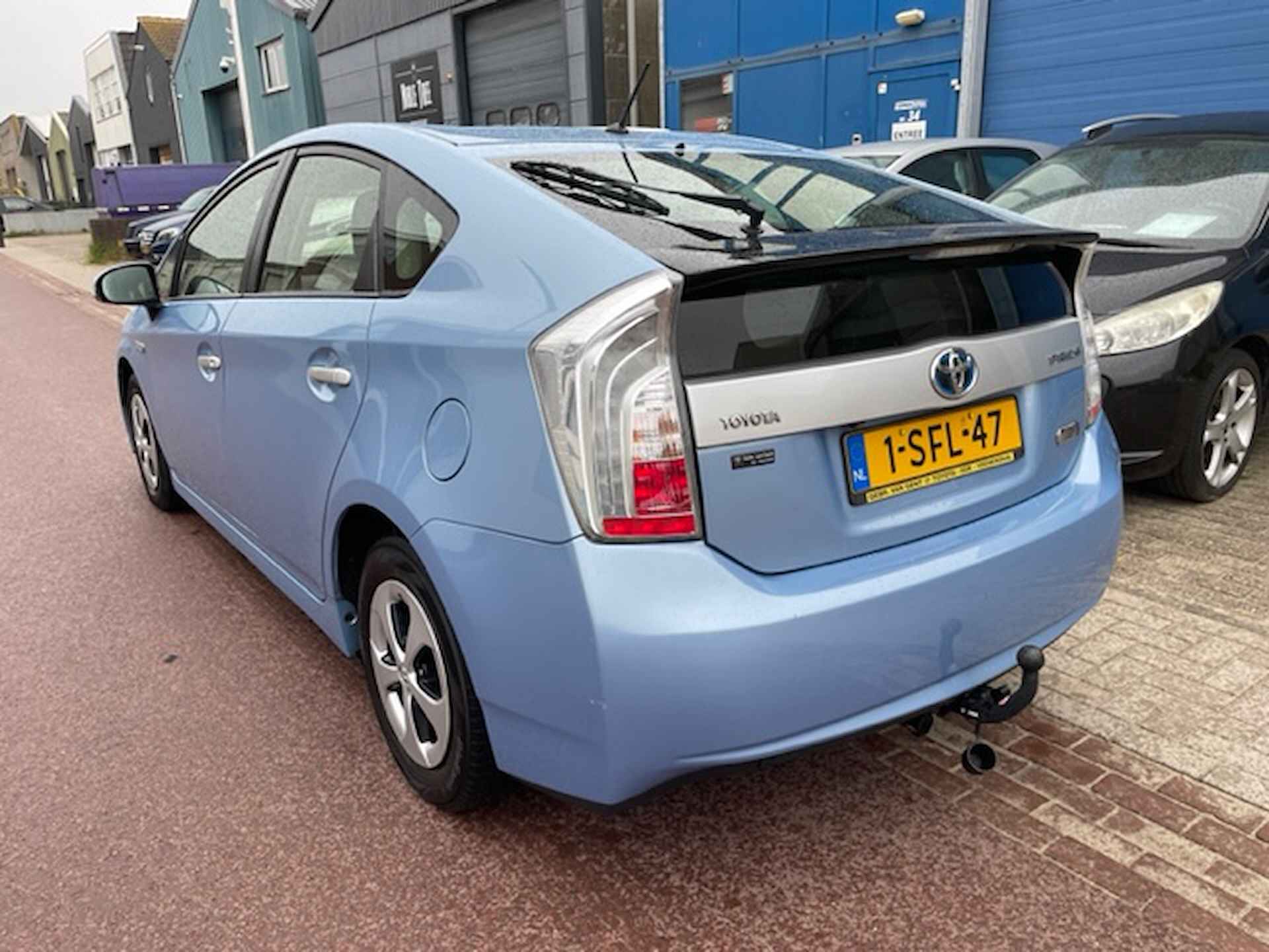 Toyota Prius 1.8 Plug-in Aspiration 2013 NAP Navigatie Half LEDER 2e eigenaar - APK feb-2025. Alle boekjes zijn aanwezig. - 3/36