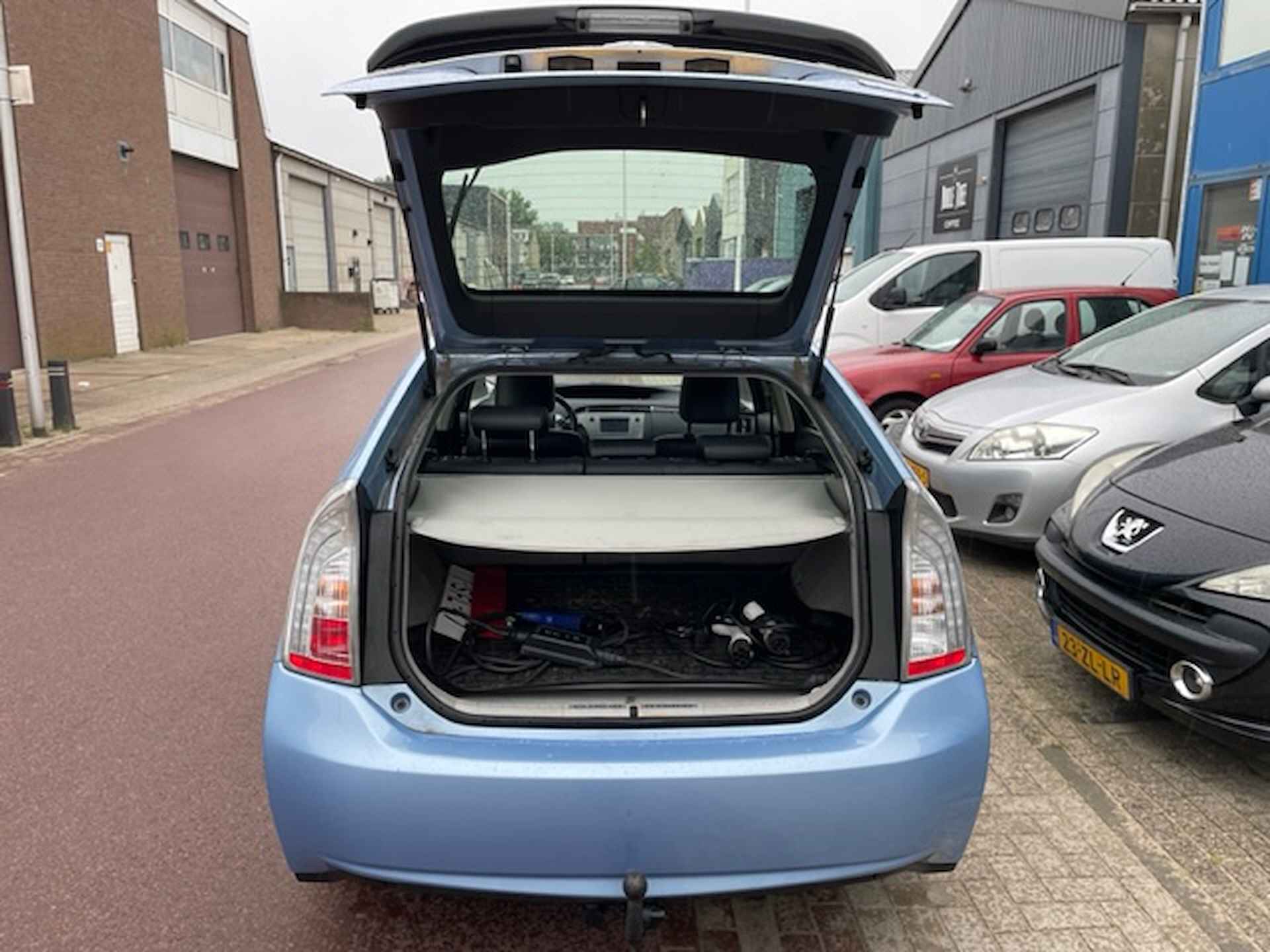 Toyota Prius 1.8 Plug-in Aspiration 2013 NAP Navigatie Half LEDER 2e eigenaar - APK feb-2025. Alle boekjes zijn aanwezig. - 5/36