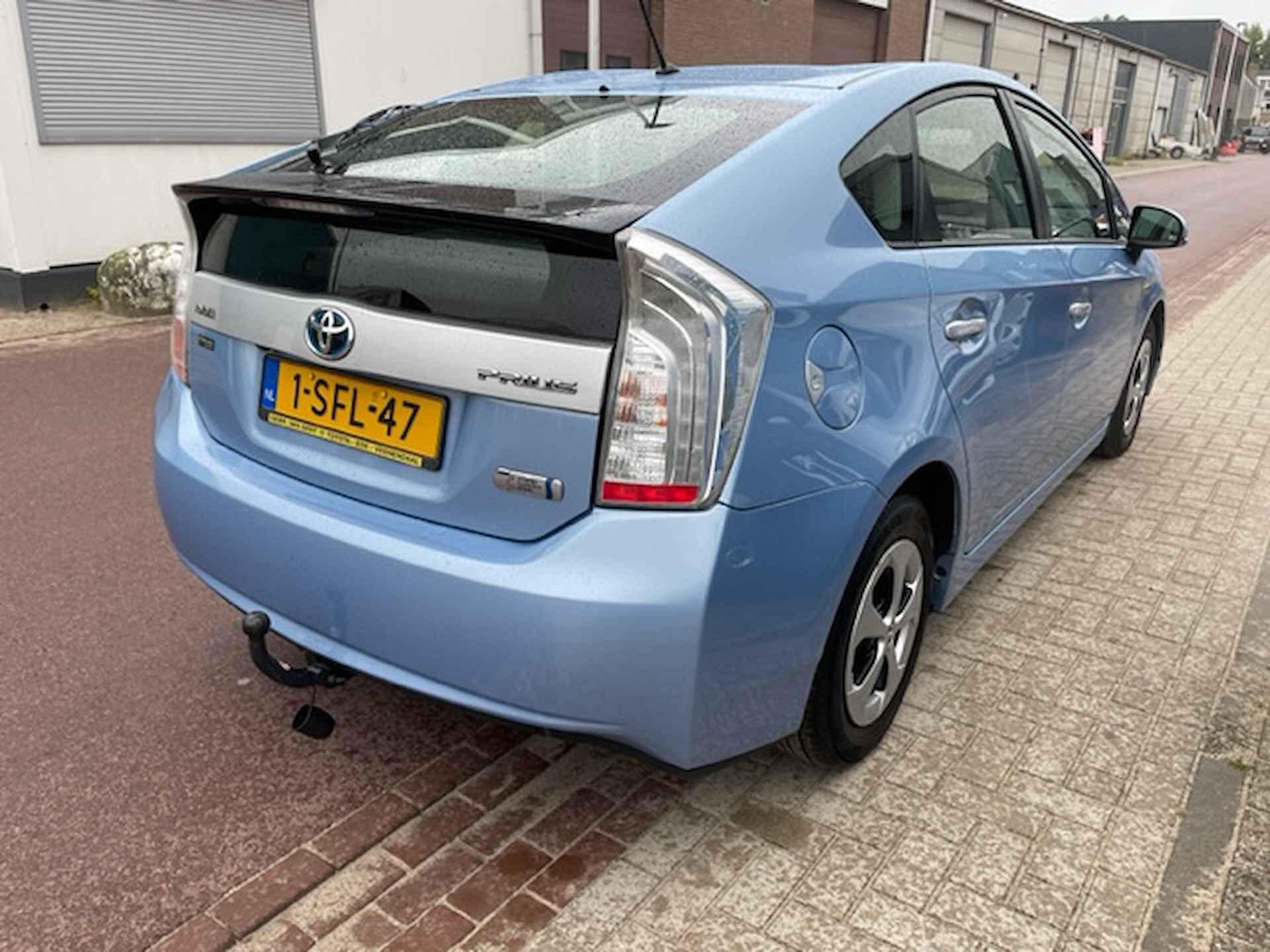 Toyota Prius 1.8 Plug-in Aspiration 2013 NAP Navigatie Half LEDER 2e eigenaar - APK feb-2025. Alle boekjes zijn aanwezig. - 6/36